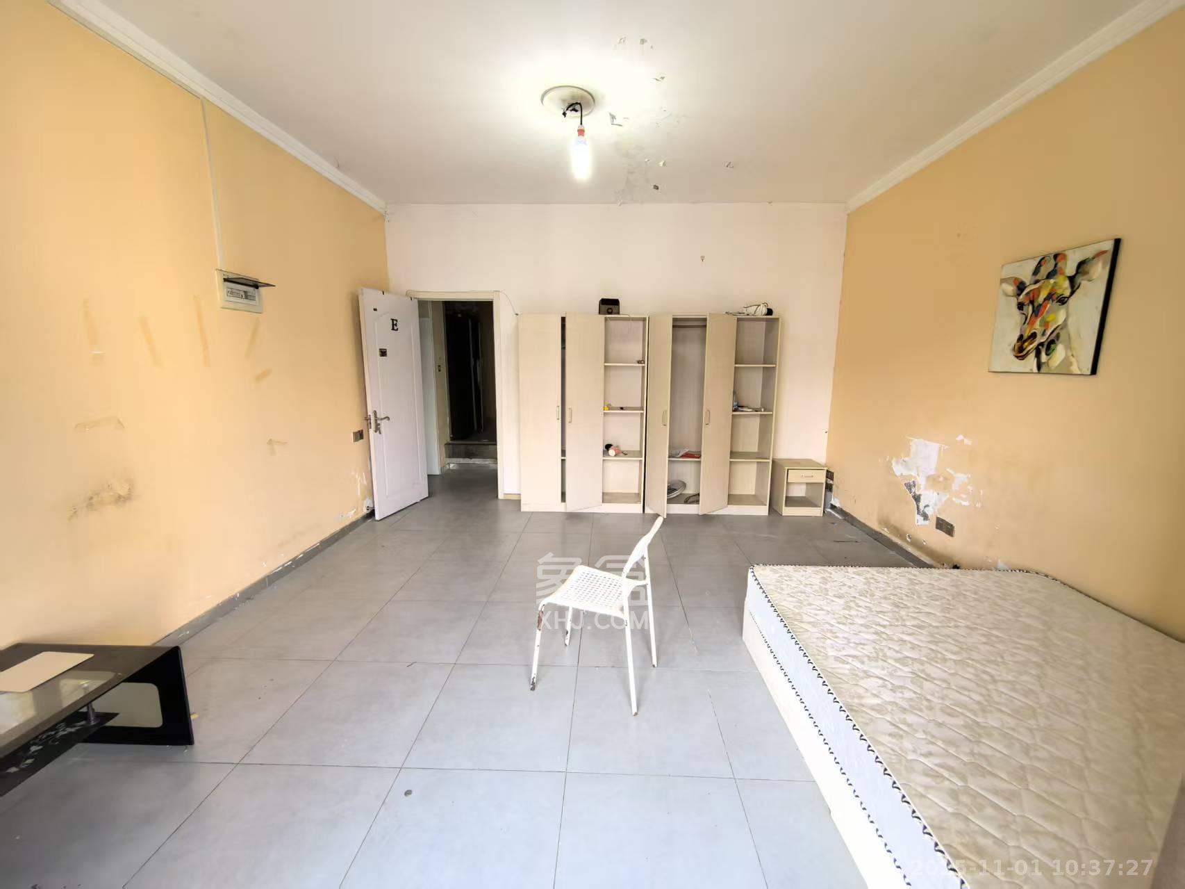 银港水晶城  5室2厅2卫    2600.0元/月室内图1