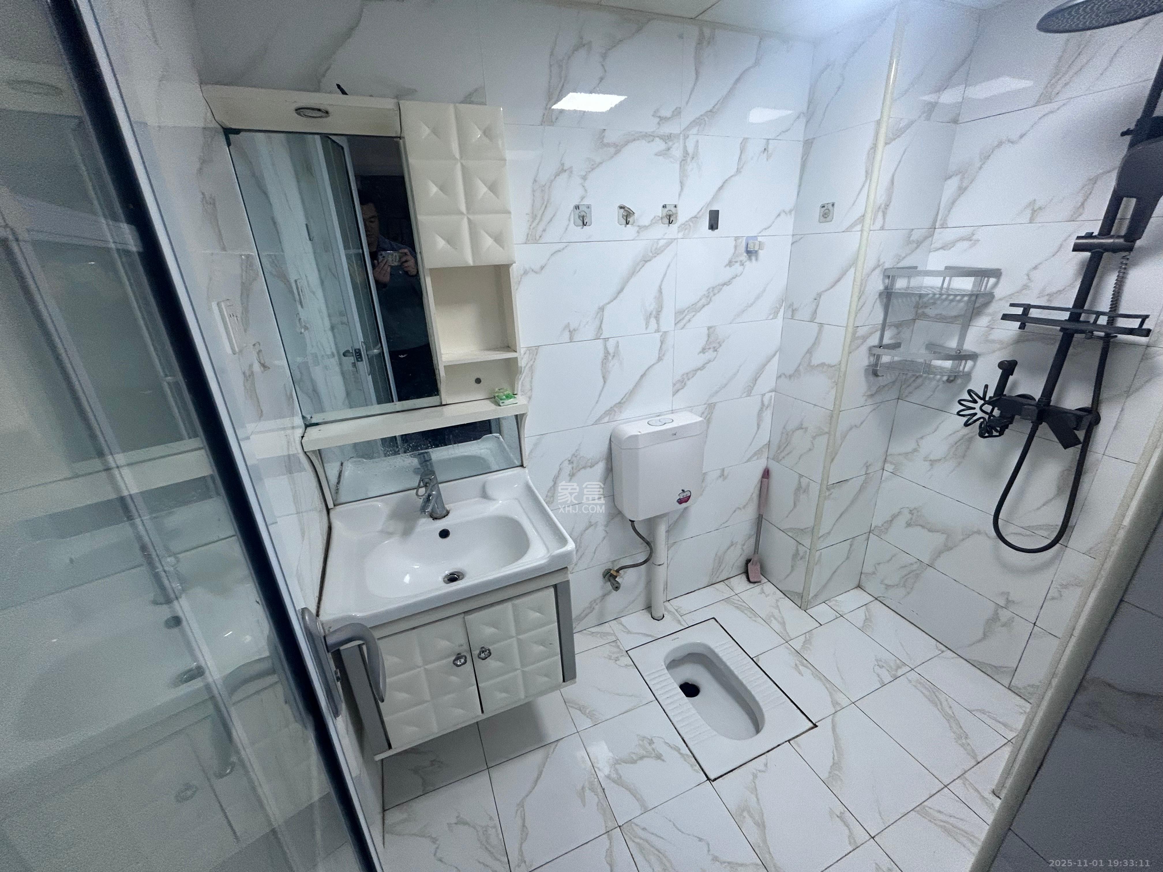 长房半岛蓝湾（观山月）  1室1厅1卫    1400.0元/月室内图