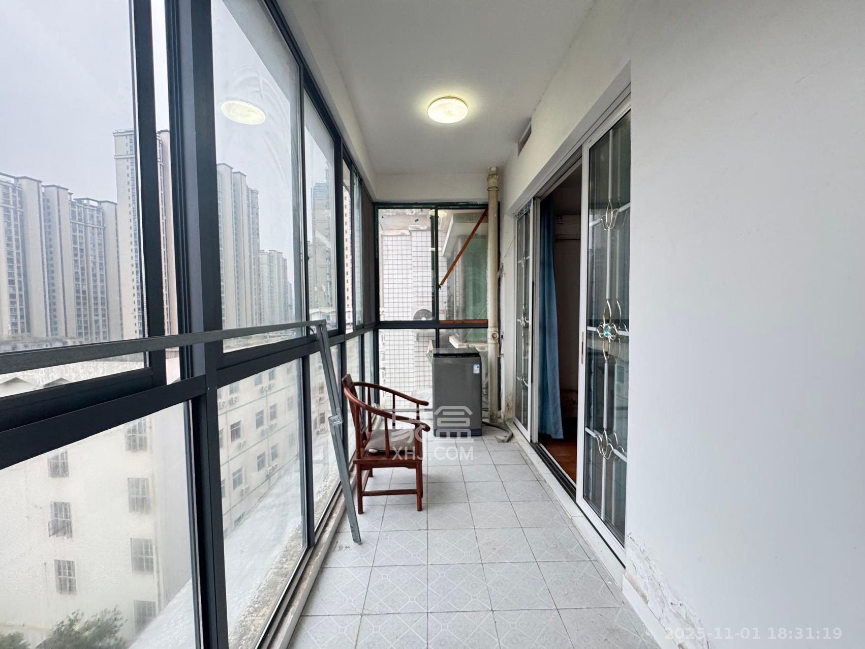 移动科技有限公司职工住宅楼  4室2厅2卫    2500.0元/月 移动科技有限公司职工住宅楼  4室2厅2卫    2500.0元/月室内图