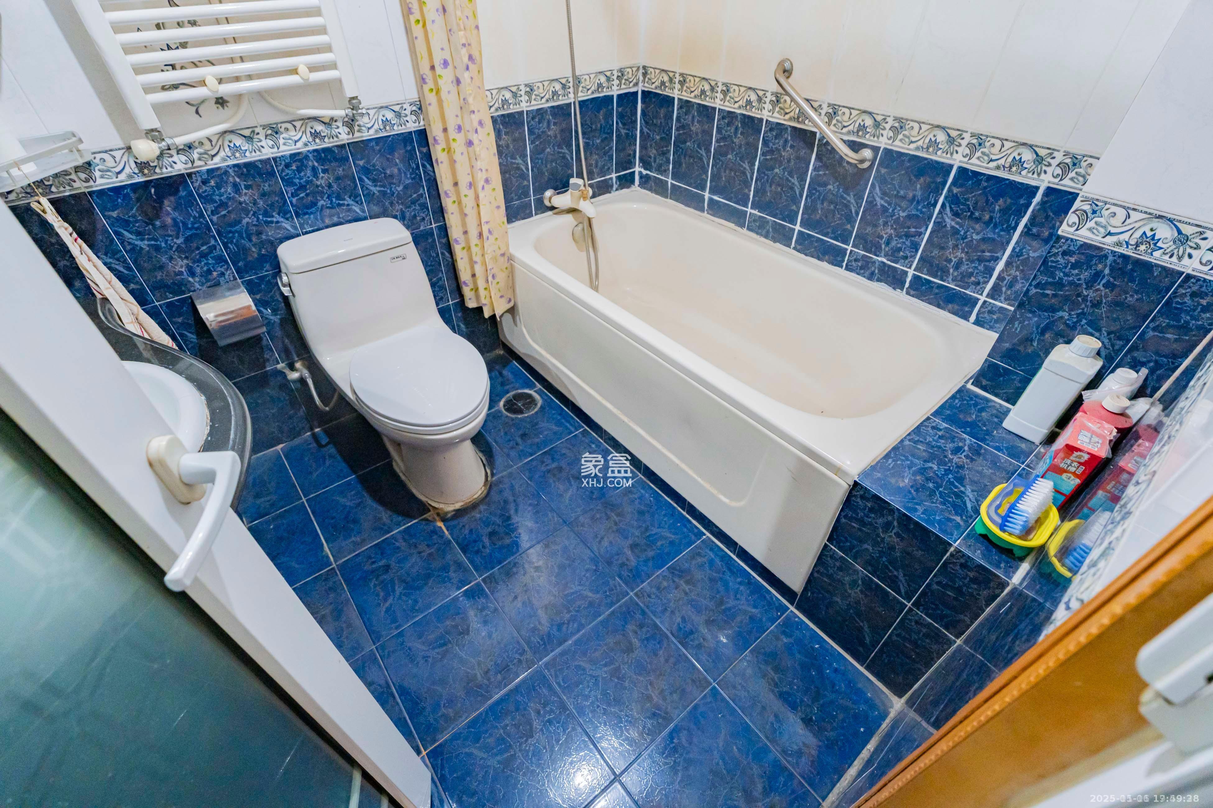 科技出版社宿舍（湘雅路）  4室2厅2卫    4500.0元/月室内图