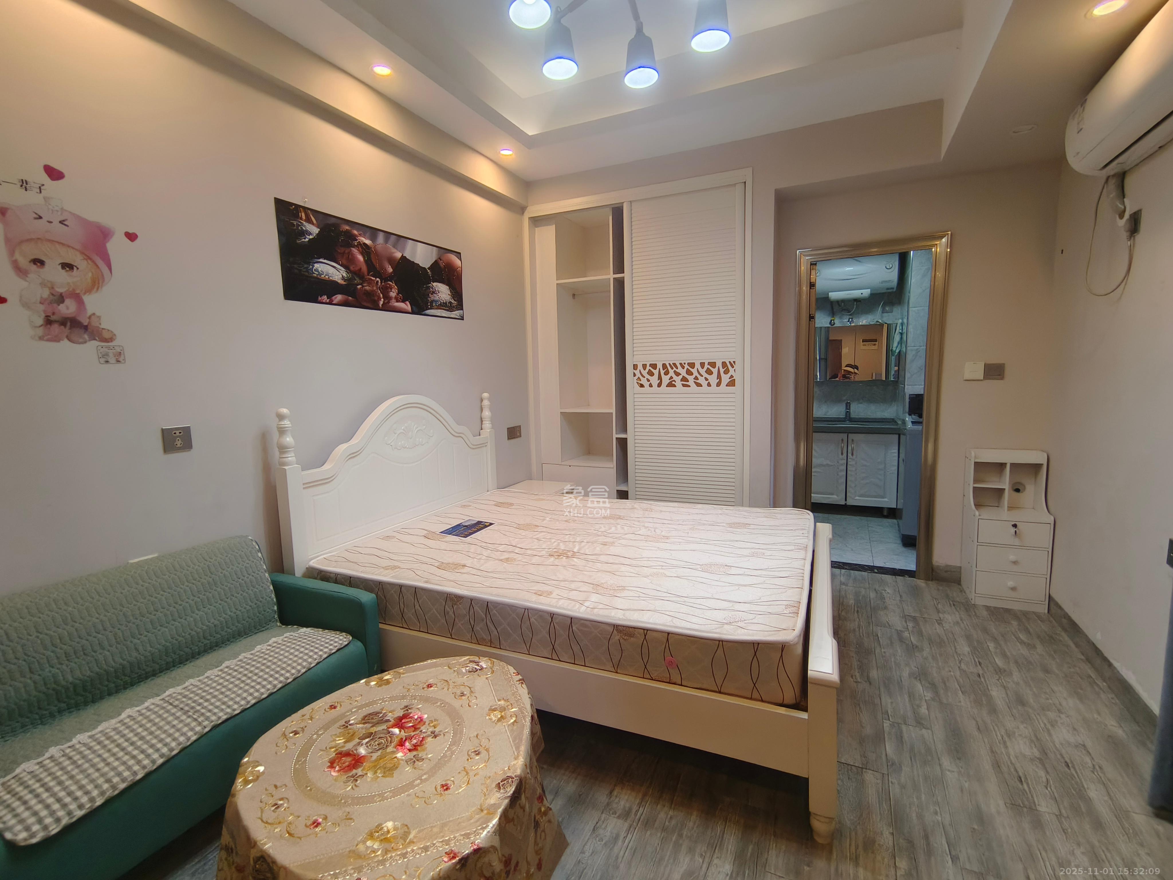 新世界广场  1室1厅1卫    1500.0元/月室内图