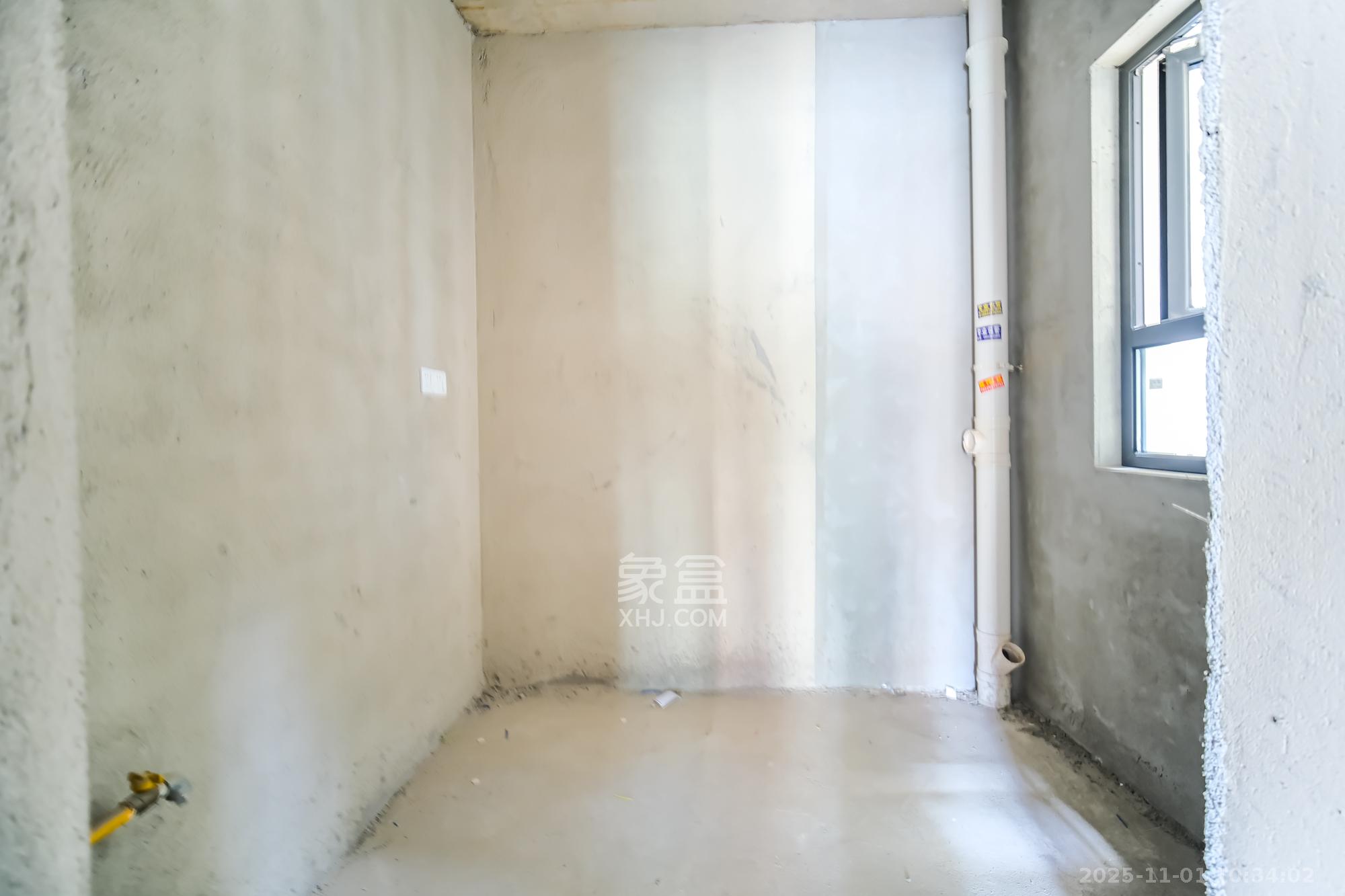 荣盛城  3室2厅2卫    75.0万厨房