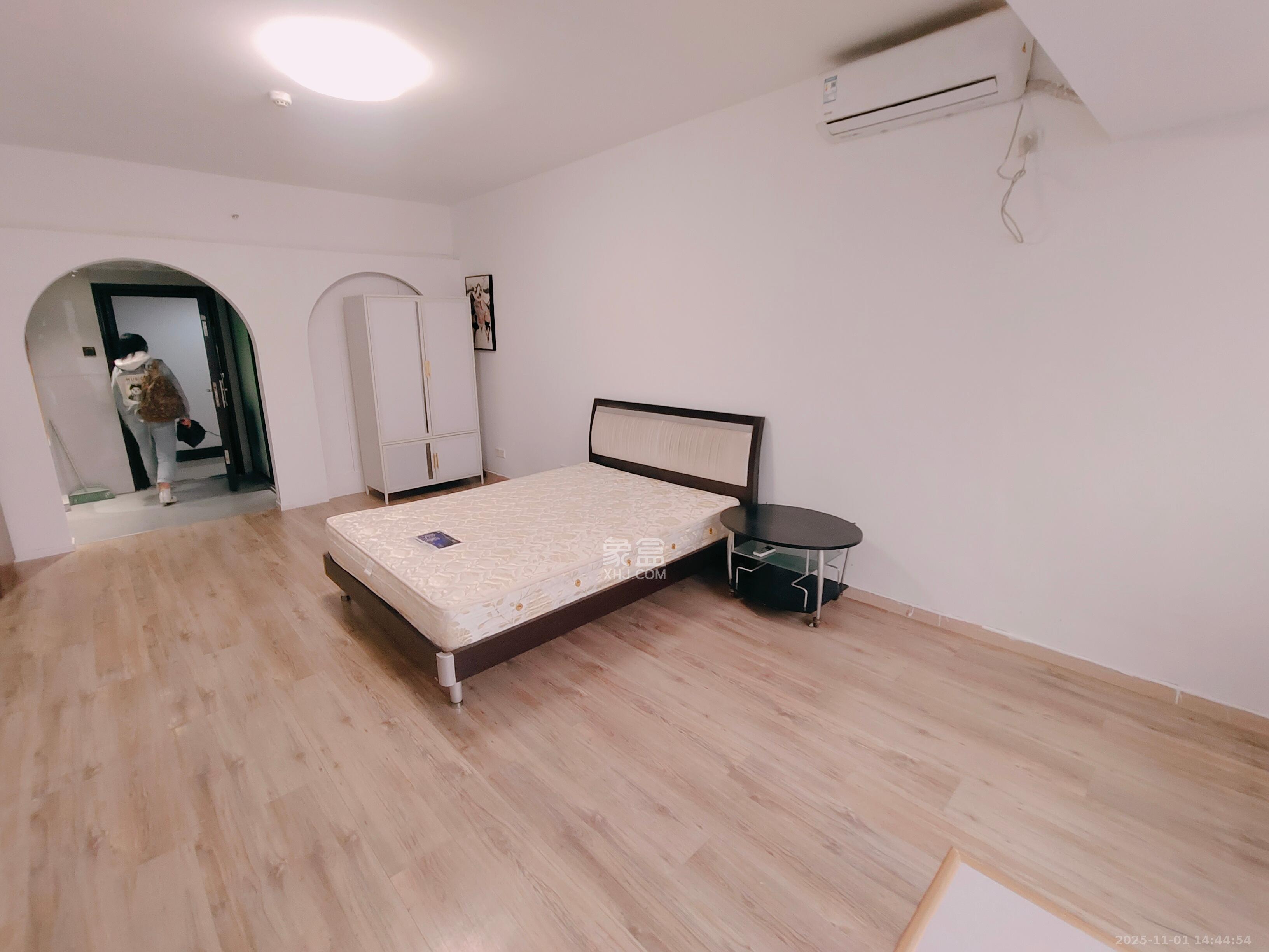 七彩丽都  1室1厅1卫    1700.0元/月 七彩丽都  1室1厅1卫    1700.0元/月室内图