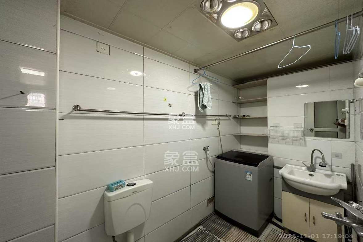 百纳广场(百纳公寓) 3室2厅1卫 2600.0元/月 百纳广场(百纳公寓) 3室2厅1卫 2600.0元/月室内图