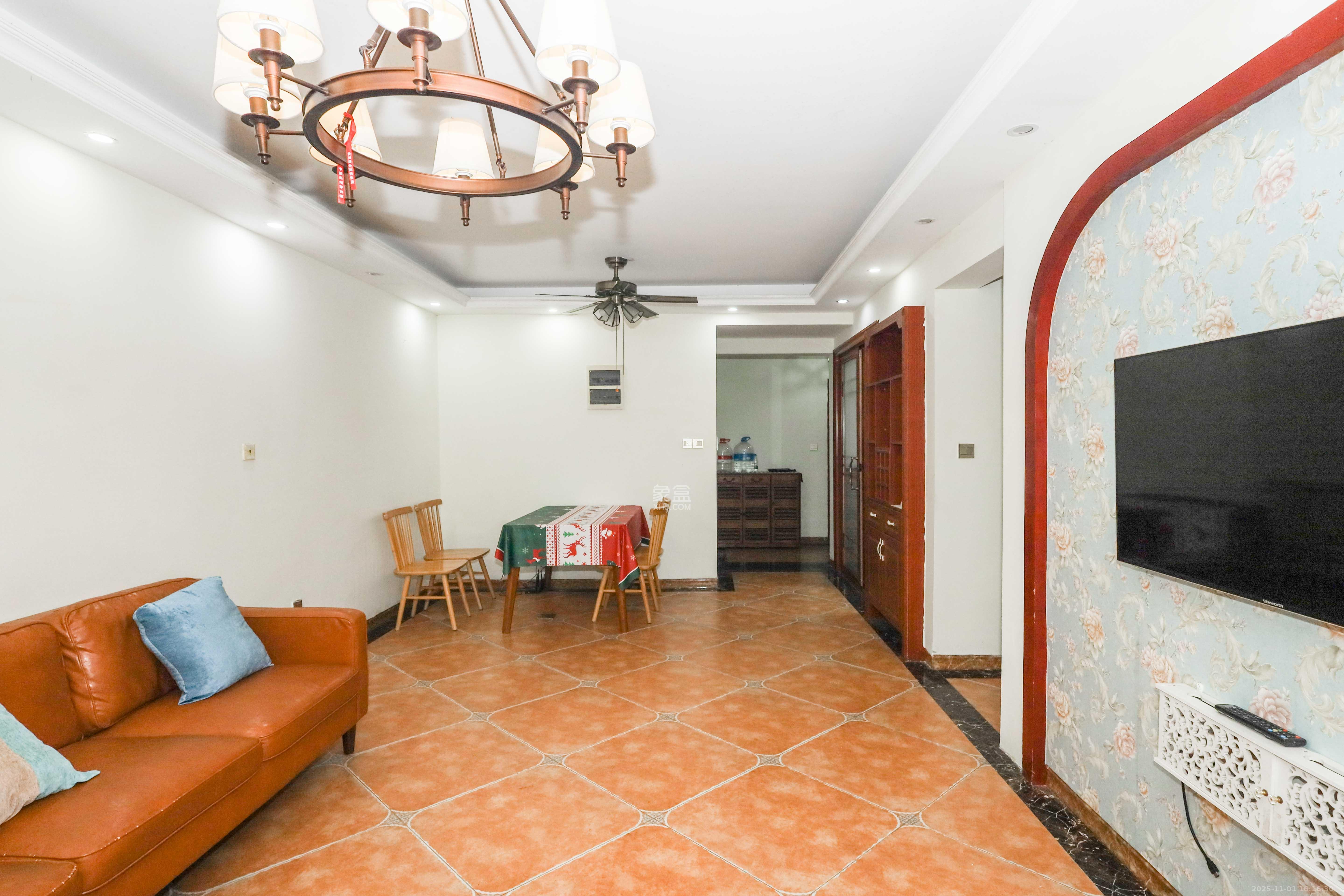 惠天然梅岭国际 3室2厅1卫 98.0万 惠天然梅岭国际 3室2厅1卫 98.0万客厅