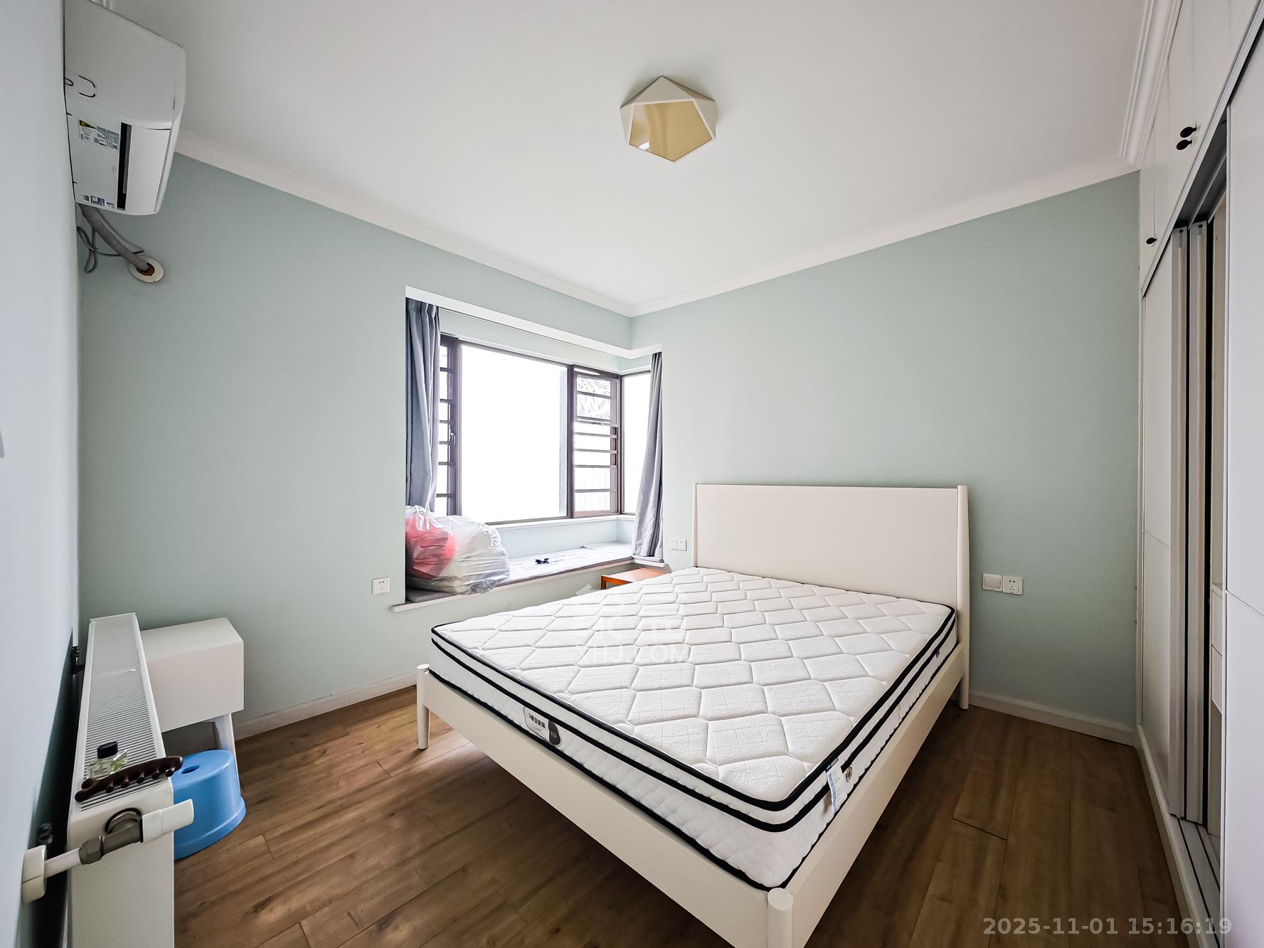 山语城三期  3室2厅1卫    68.0万卧室