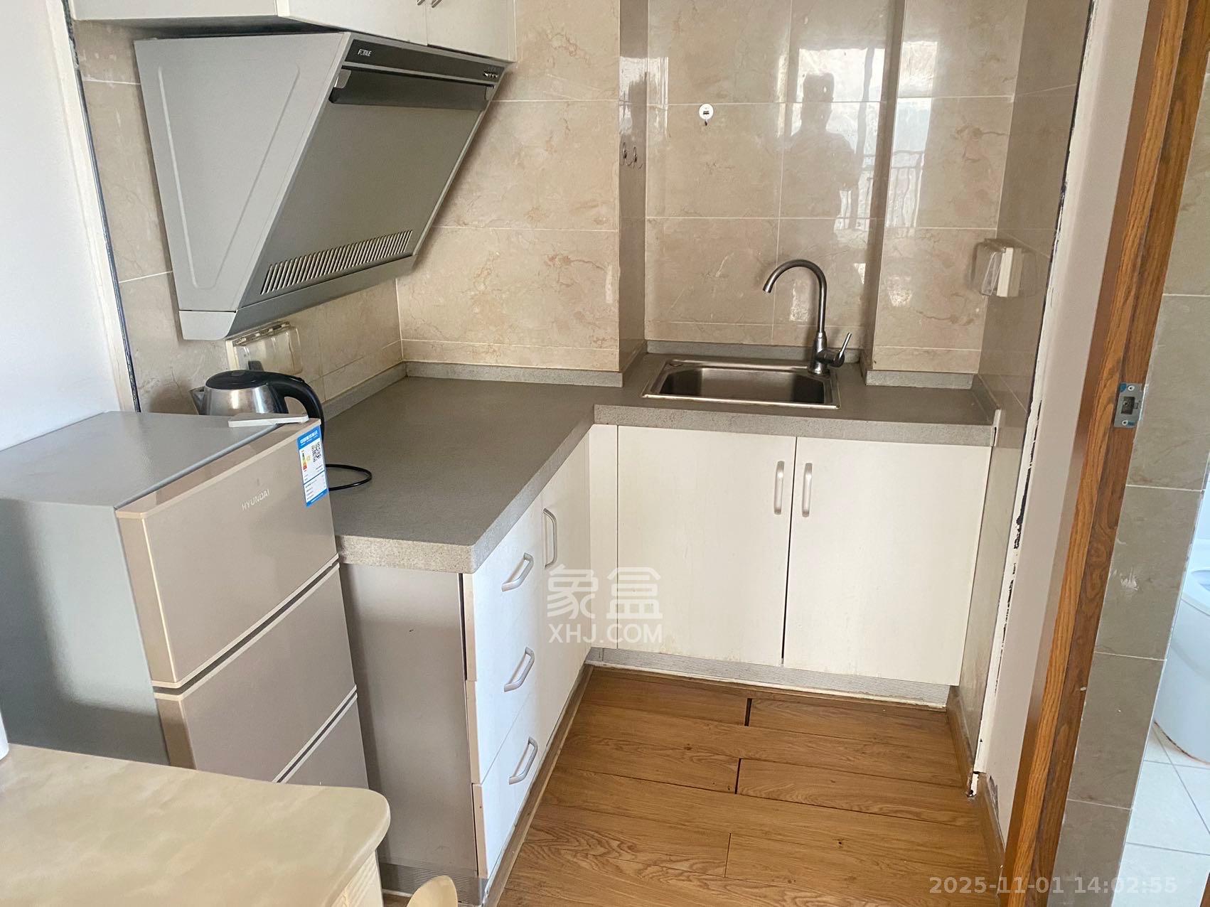 荣泰广场 1室1厅1卫 1500.0元/月 荣泰广场 1室1厅1卫 1500.0元/月室内图