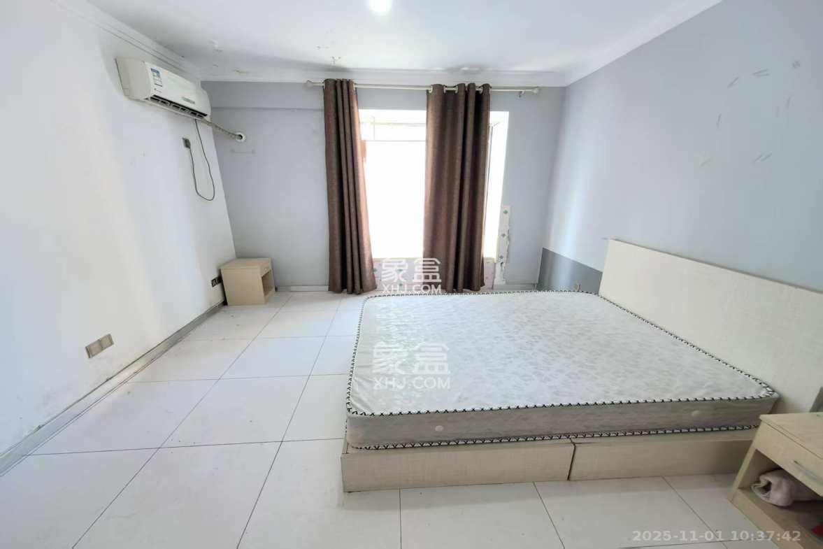 银港水晶城 5室2厅2卫 2600.0元/月 银港水晶城 5室2厅2卫 2600.0元/月室内图