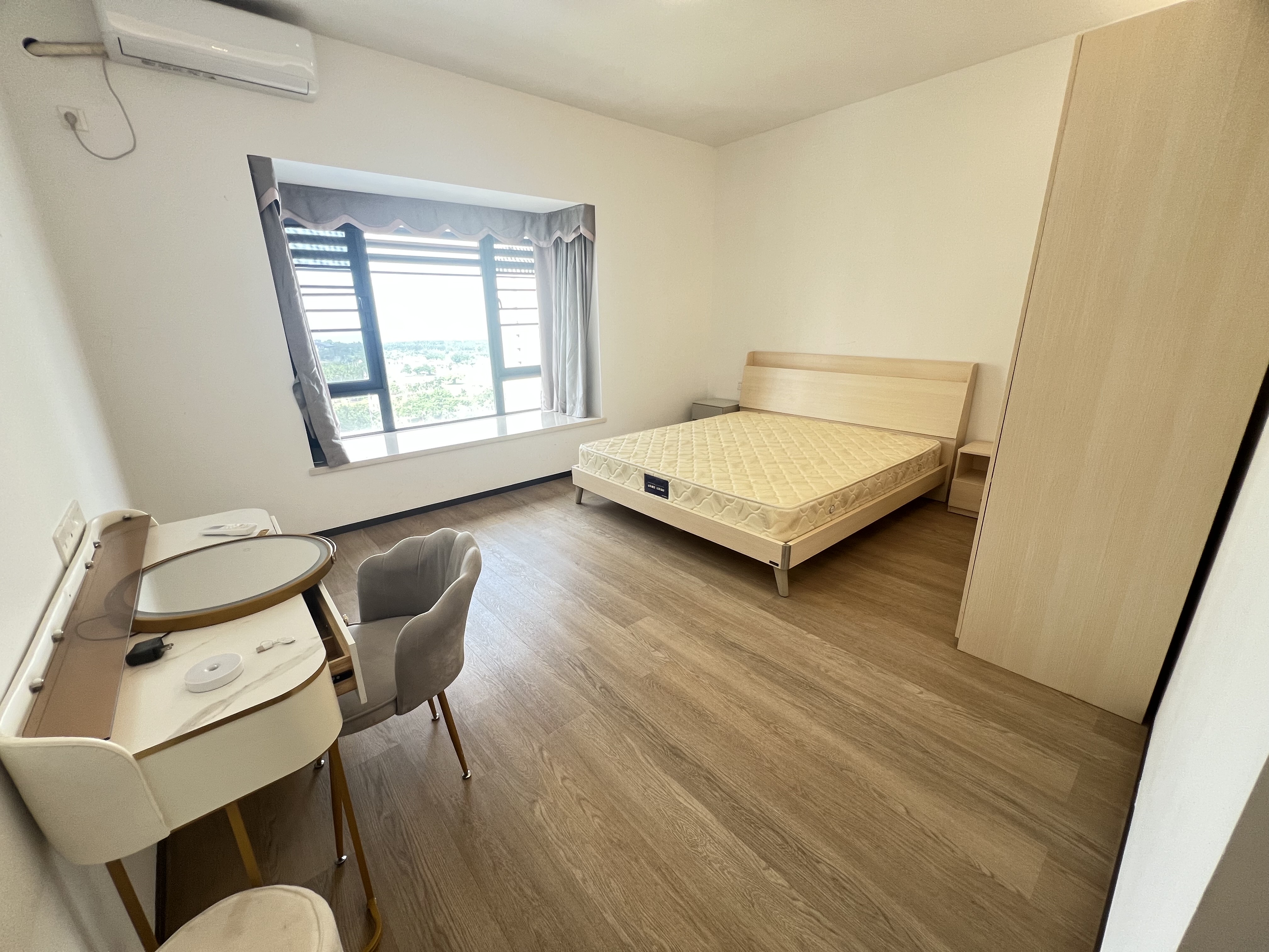 华润中心二期东悦府  4室2厅2卫    10000.0元/月室内图