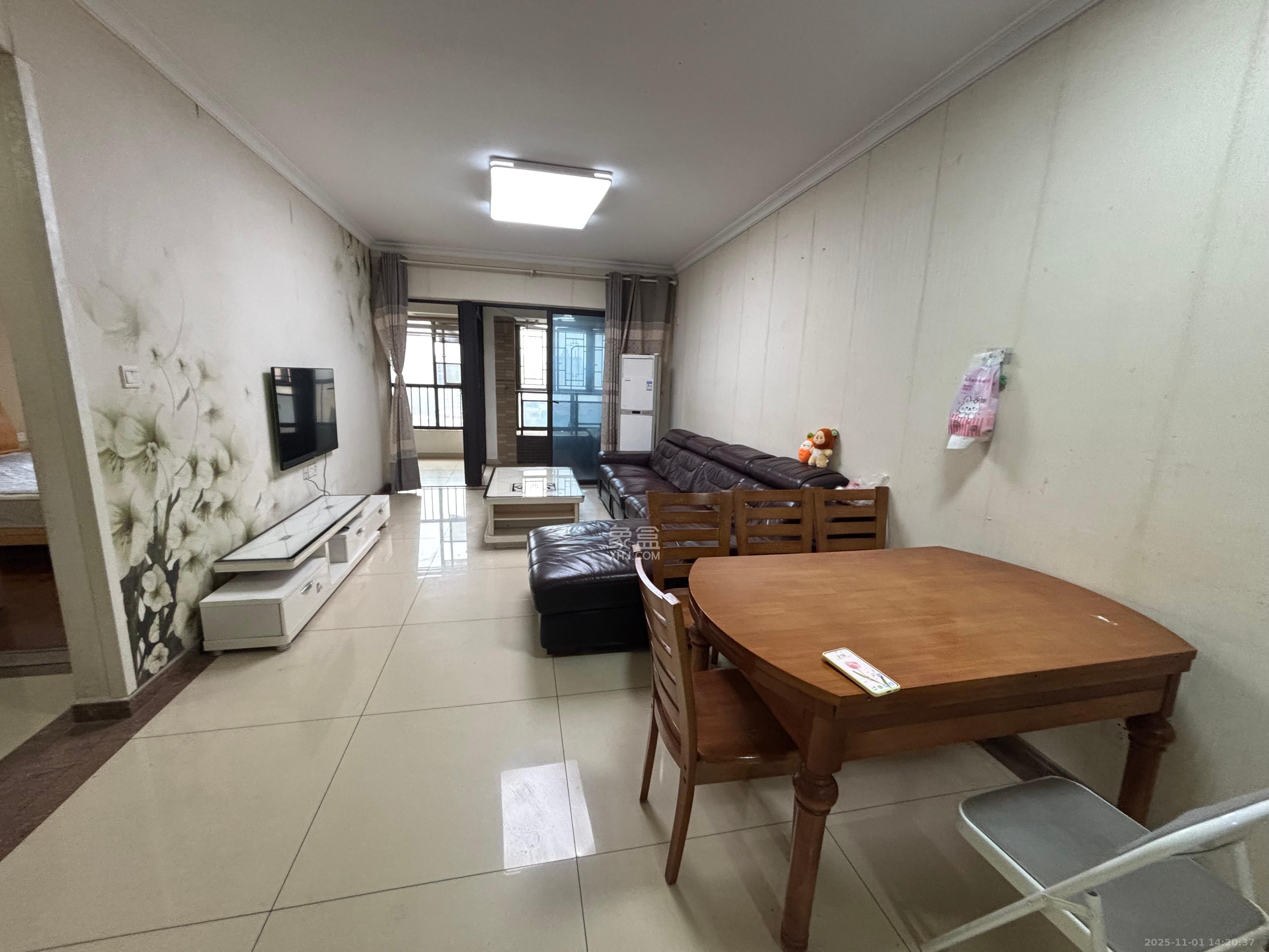 时代倾城一期  1室2厅1卫    1700.0元/月