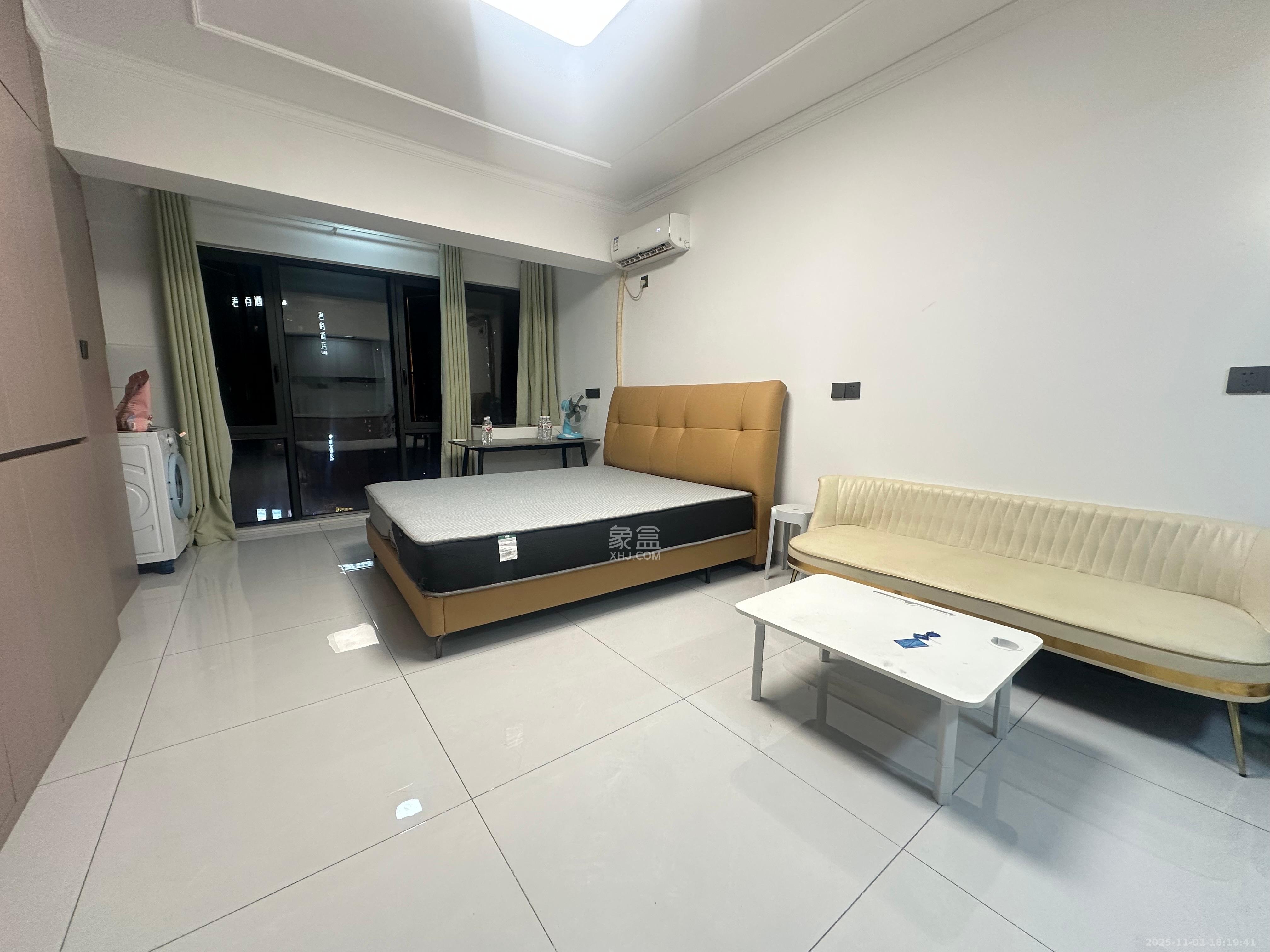 麓谷明珠  1室1厅1卫    1500.0元/月室内图