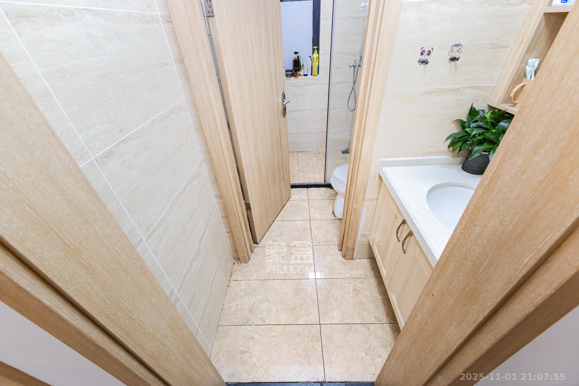 万润滨江天著  4室2厅2卫    126.8万 万润滨江天著  4室2厅2卫    126.8万卫生间