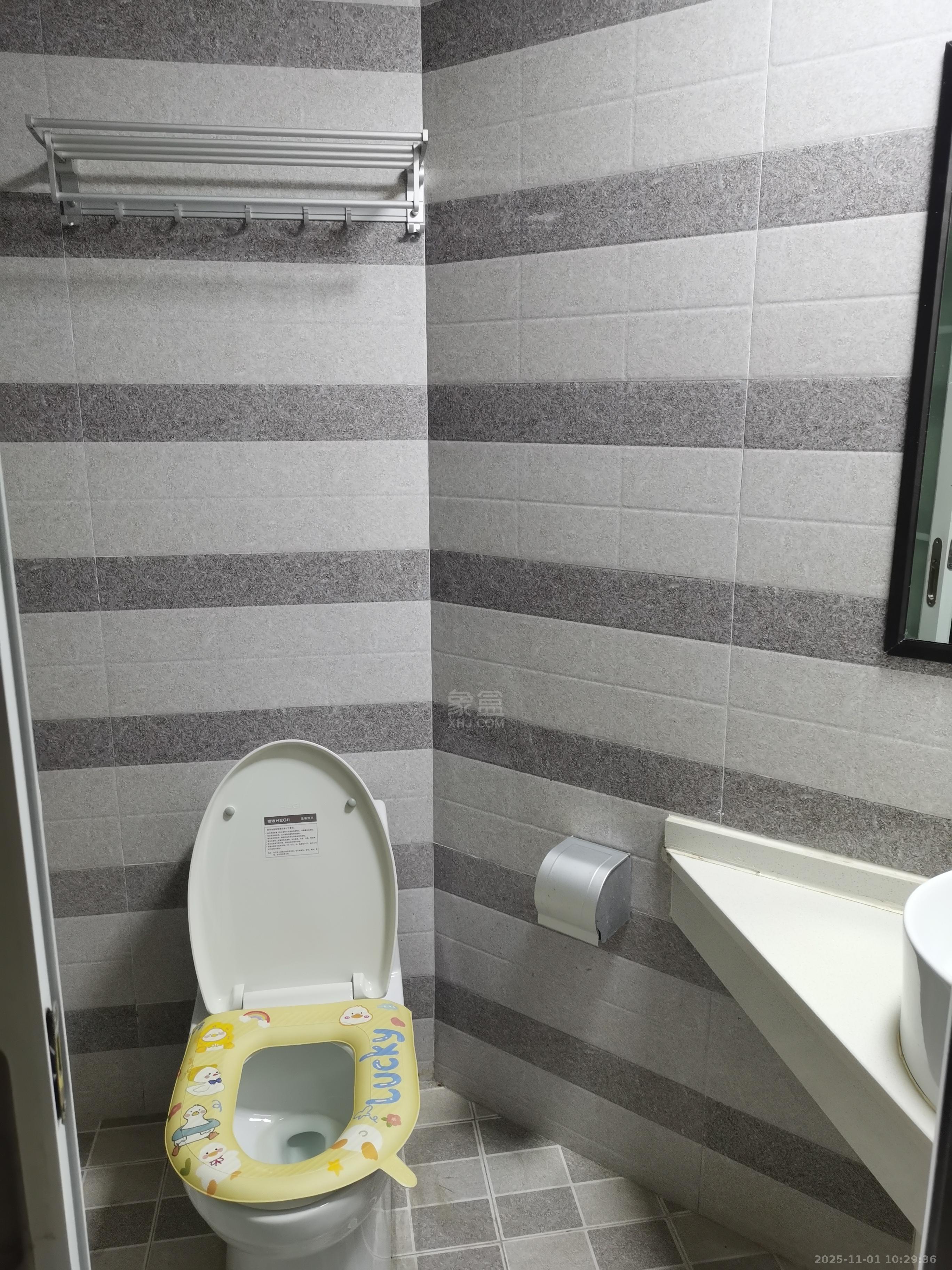 庐山一号  1室1厅1卫    1600.0元/月室内图