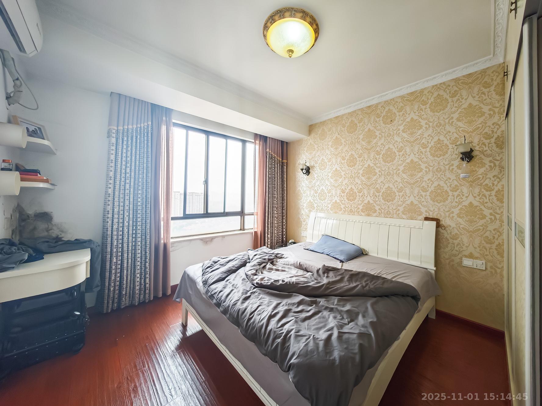 水映加州  2室2厅1卫    139.9万 水映加州  2室2厅1卫    139.9万卧室