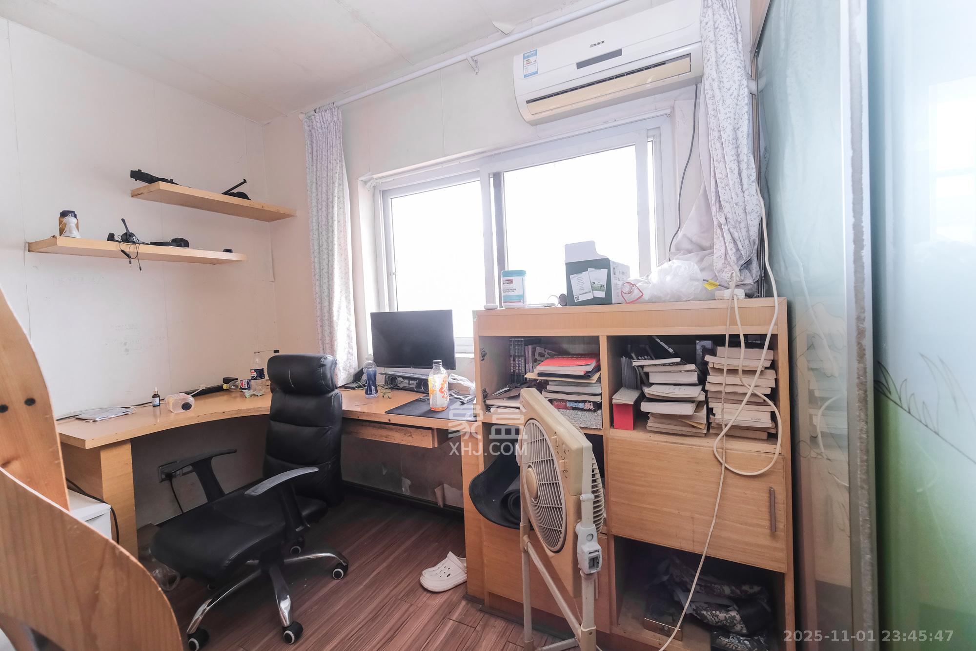 金鹰机电大市场 7室3厅4卫 125.2万 金鹰机电大市场 7室3厅4卫 125.2万卧室