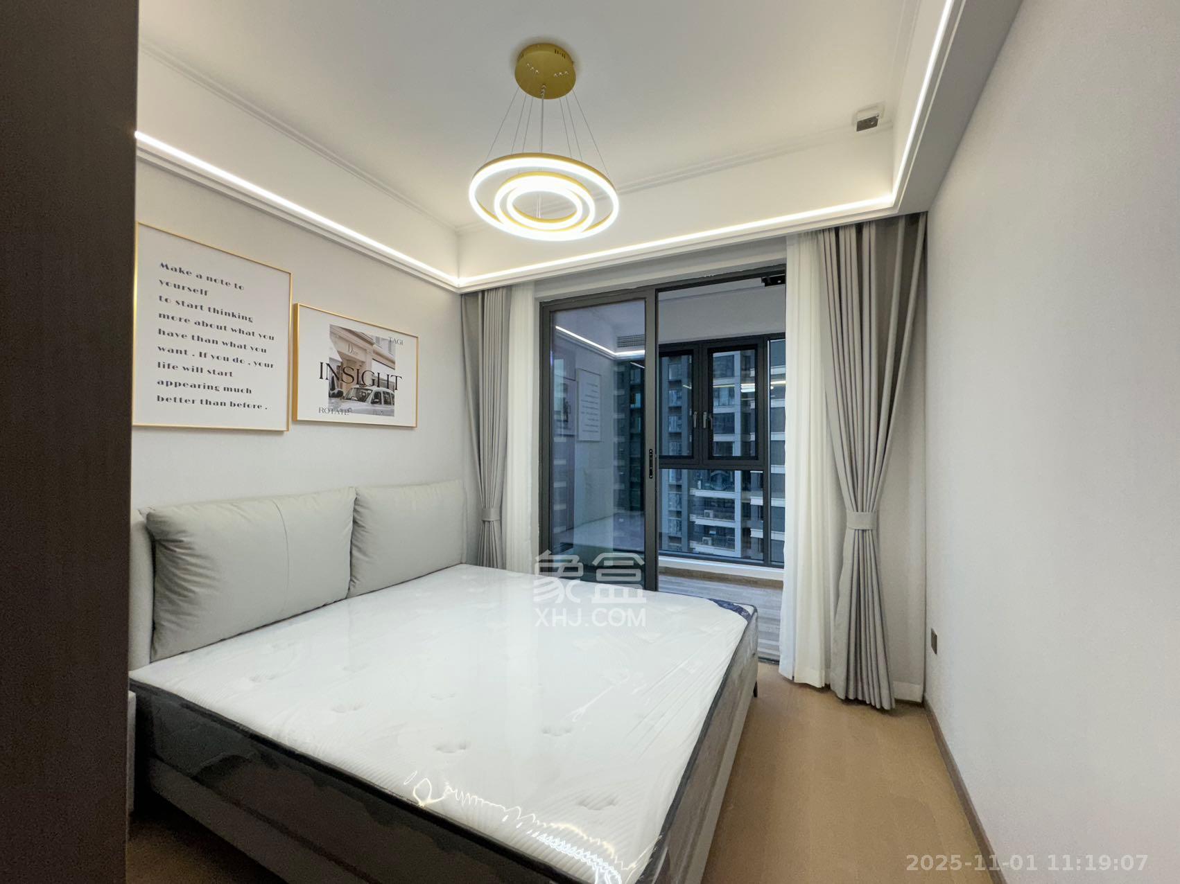 绿地V岛  3室2厅2卫    5500.0元/月室内图