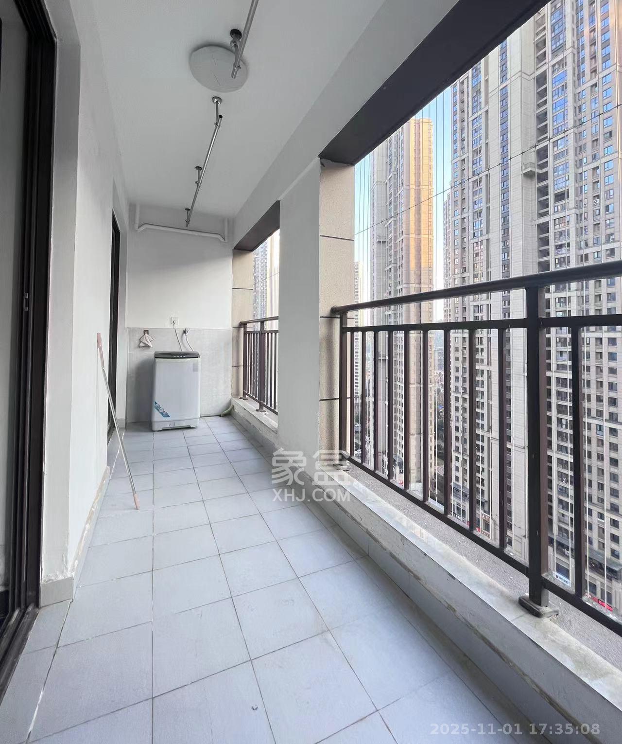 卓越浅水湾  3室2厅2卫    2500.0元/月 卓越浅水湾  3室2厅2卫    2500.0元/月室内图