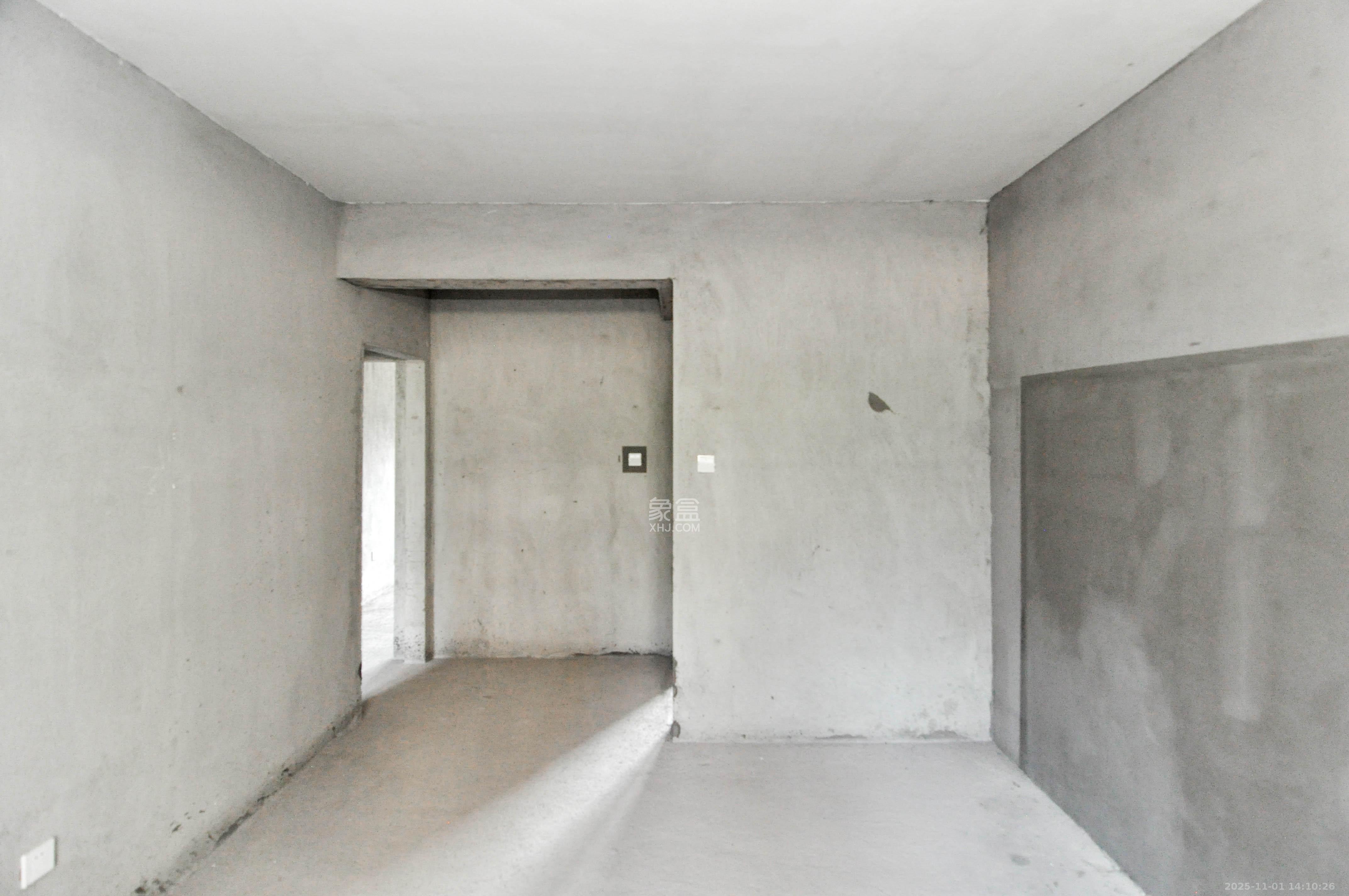 振业城四期  4室2厅2卫    210.0万其他