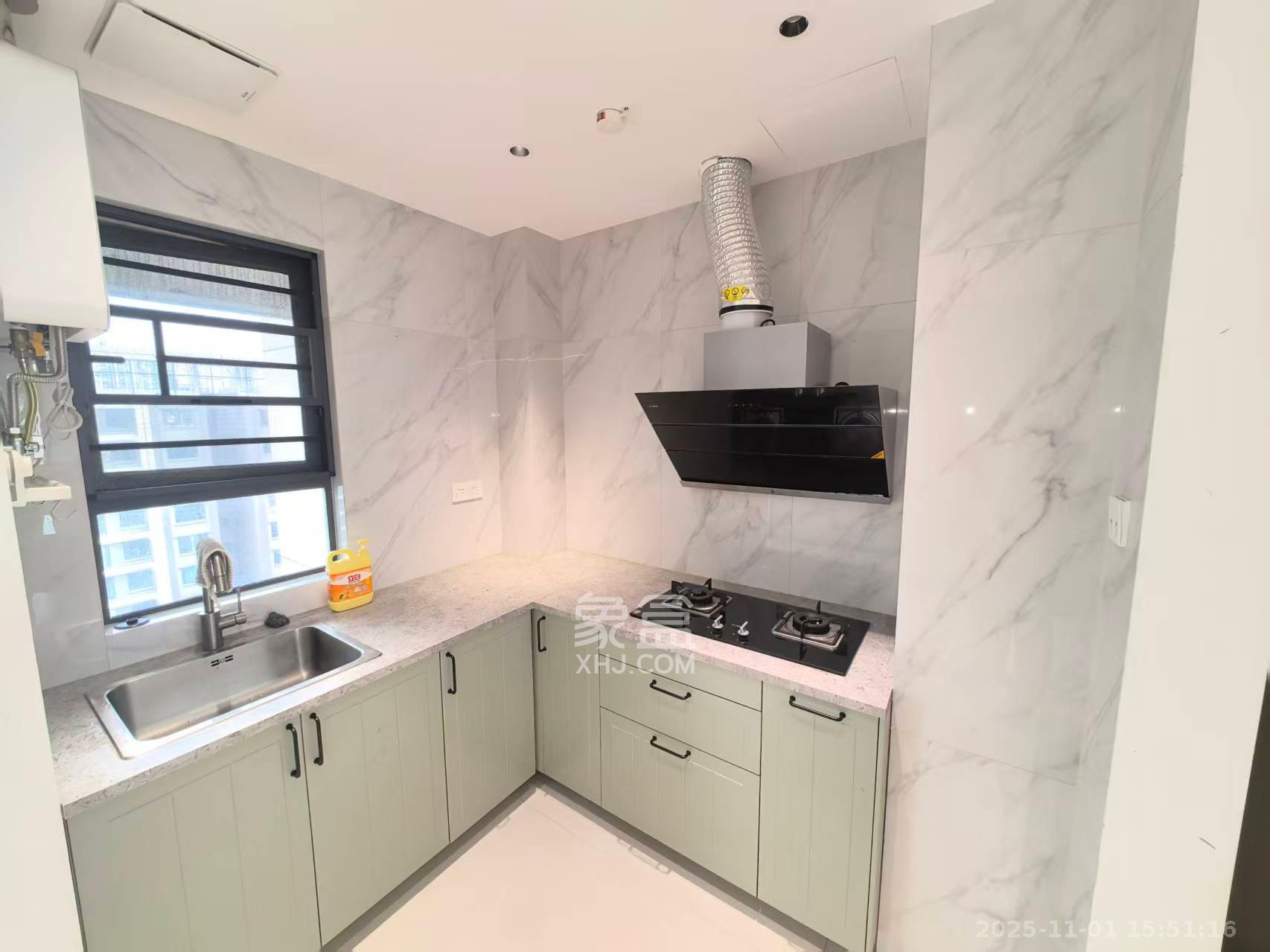 荣盛城  3室2厅2卫    3200.0元/月 荣盛城  3室2厅2卫    3200.0元/月室内图