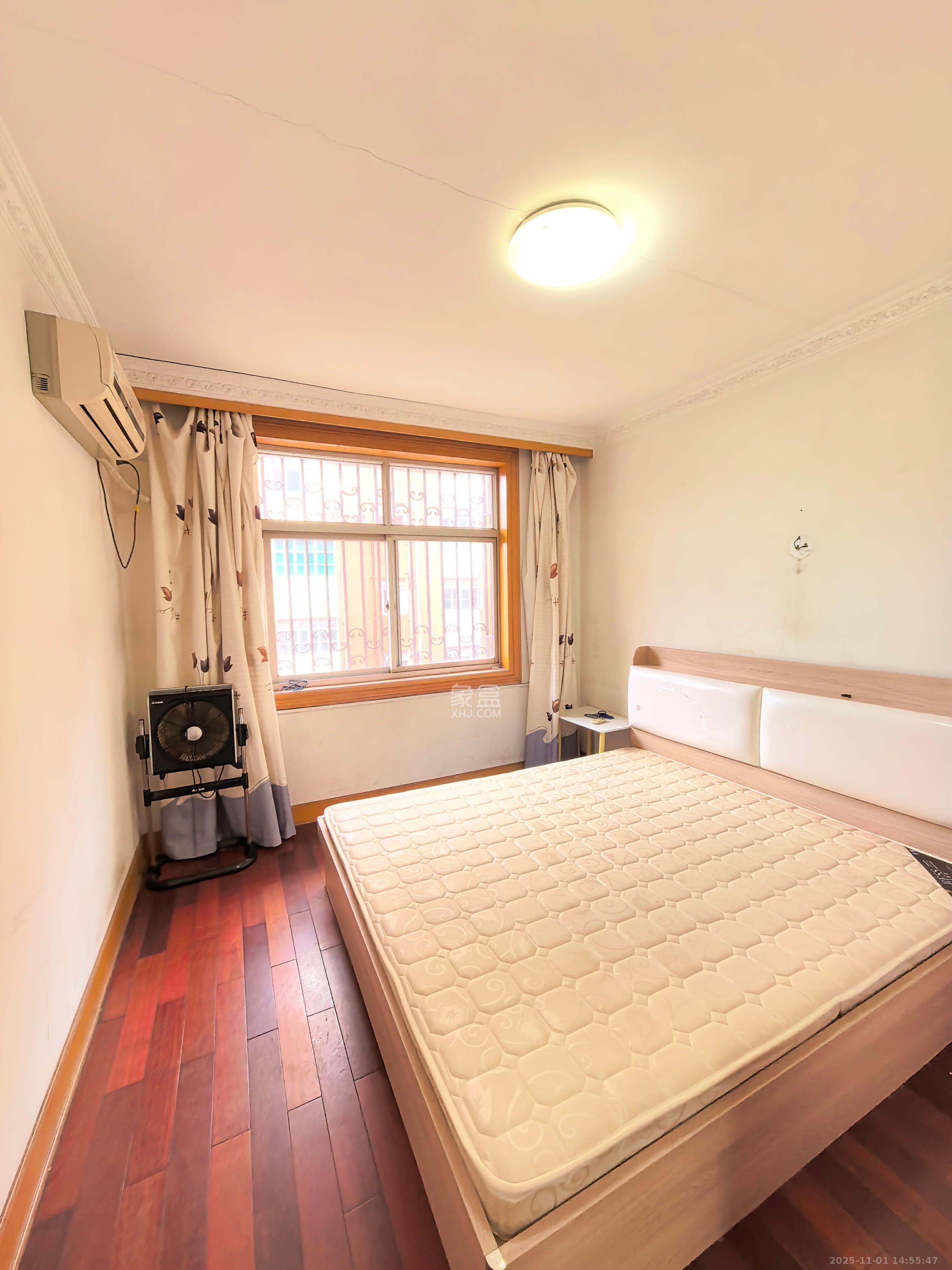 新兴小区（杨家山社区）  4室2厅1卫    2500.0元/月室内图