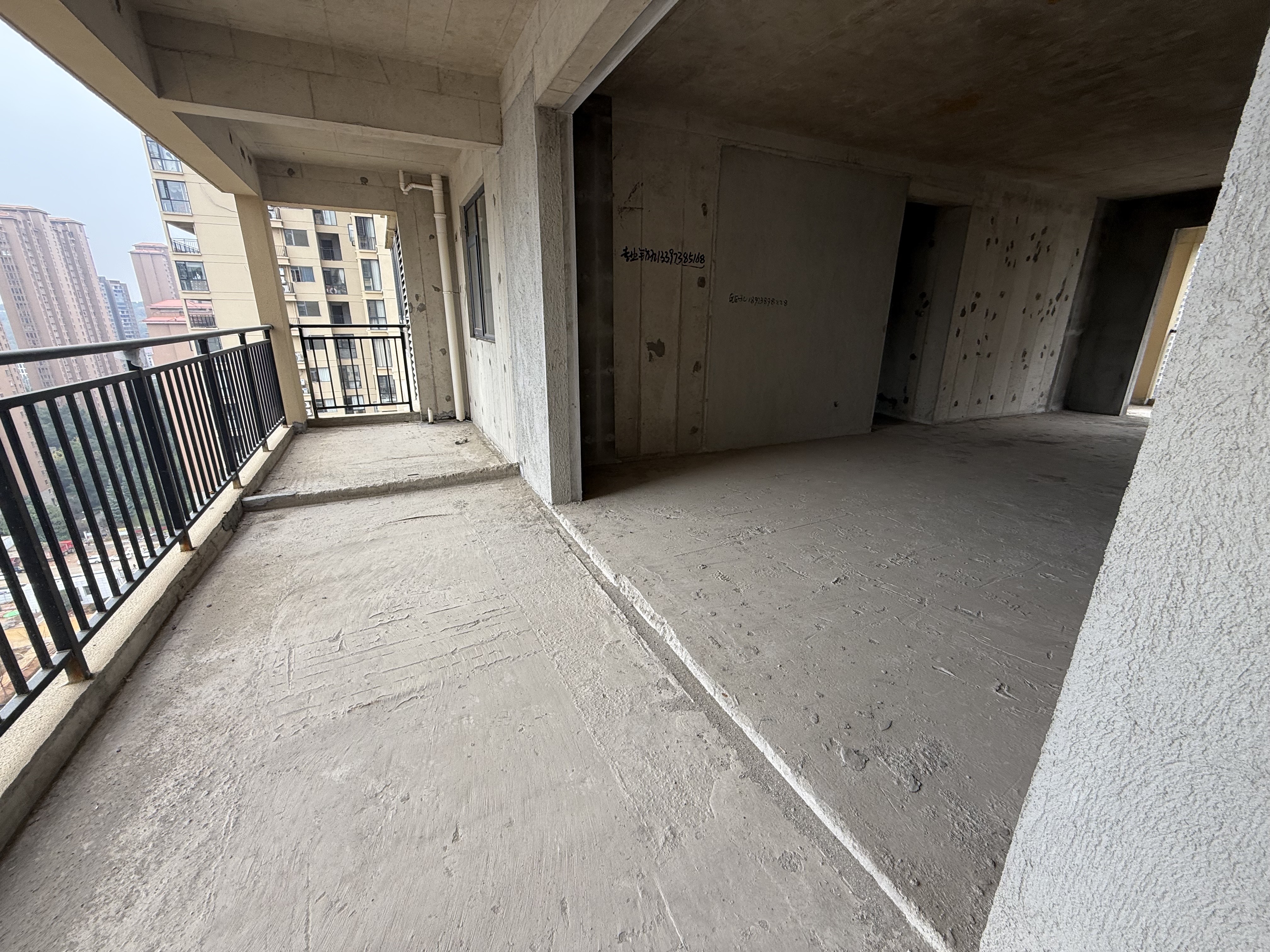 吉大汉珠山府  4室2厅2卫    110.0万室内图1