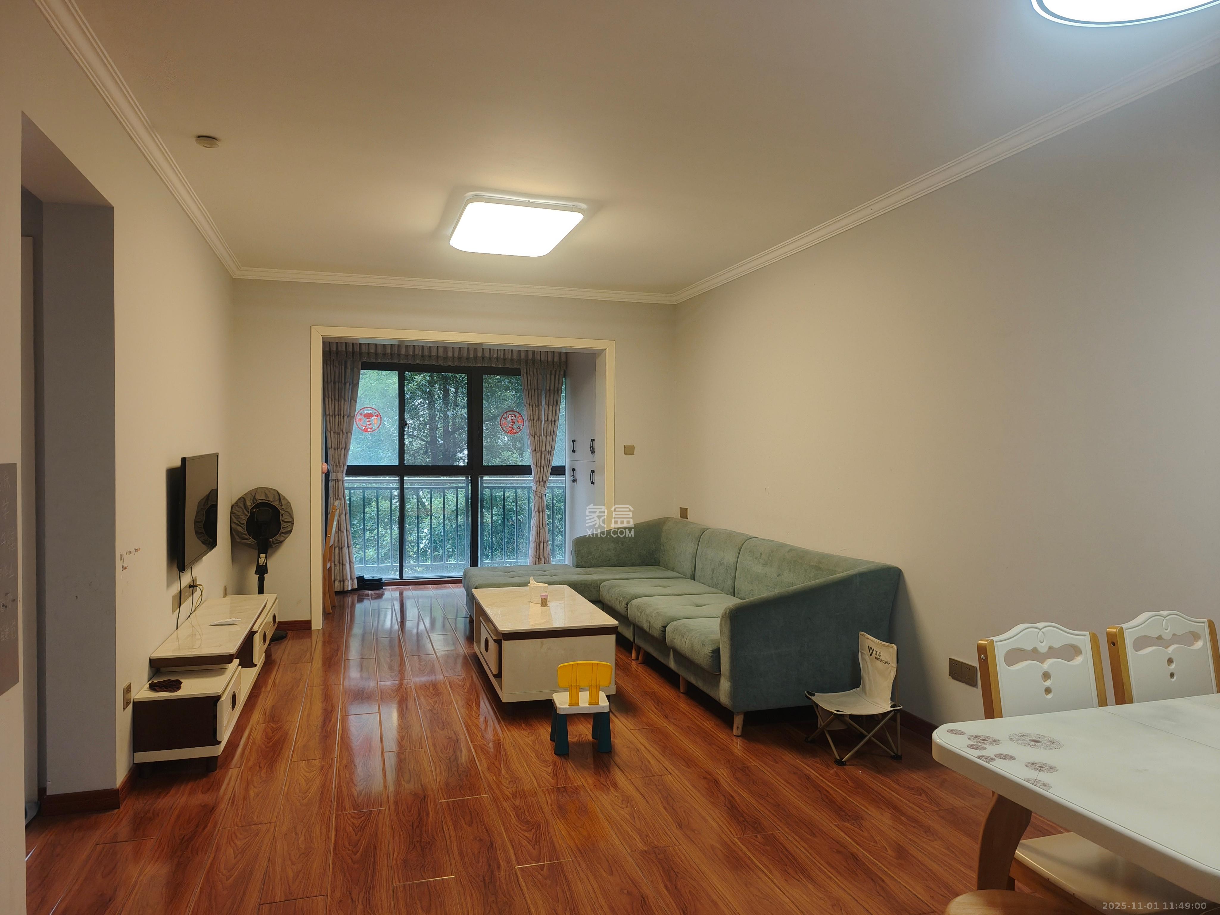 卓越蔚蓝海岸三期  2室2厅1卫    1800.0元/月室内图