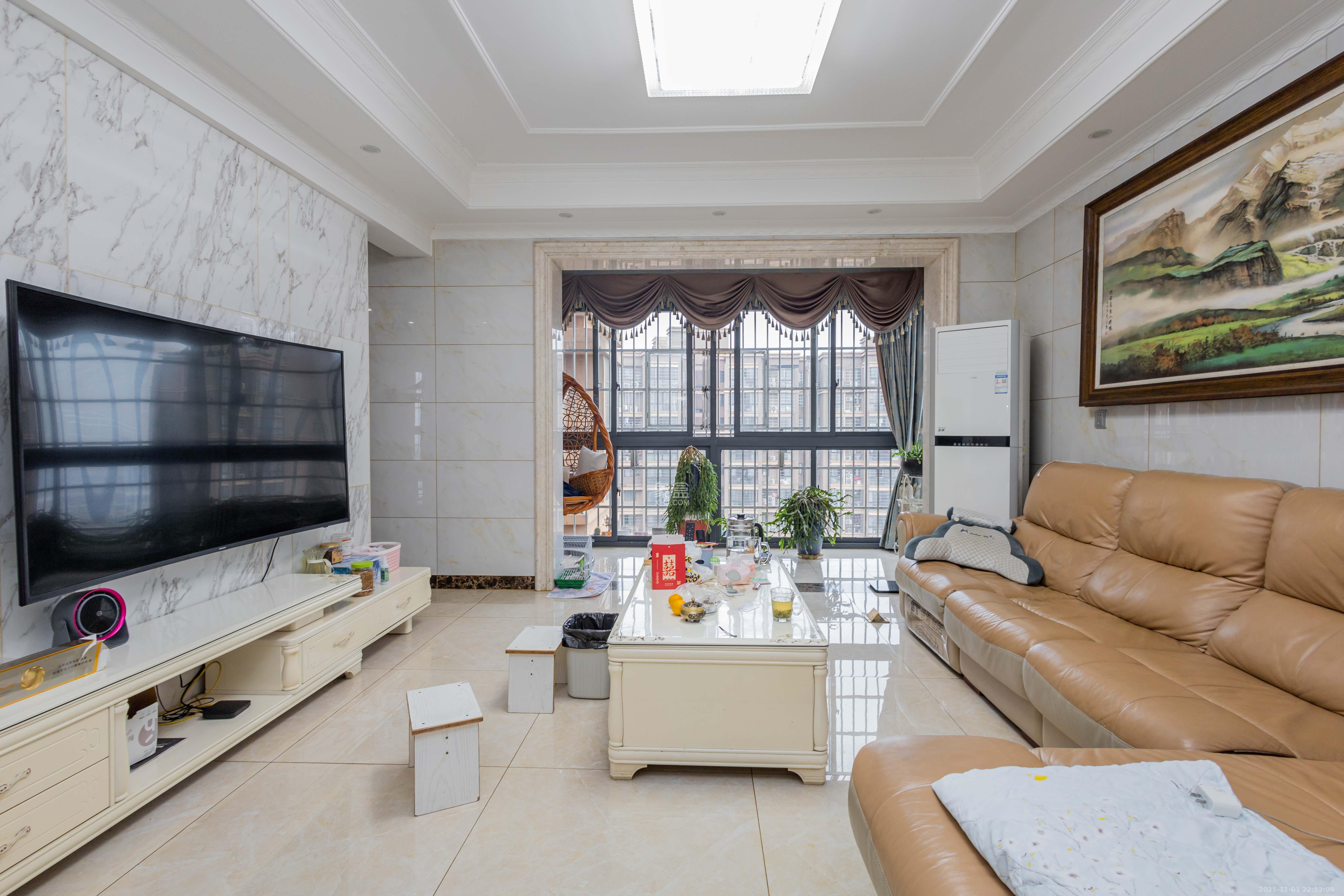 爵士湘 3室2厅2卫 82.8万 爵士湘 3室2厅2卫 82.8万客厅