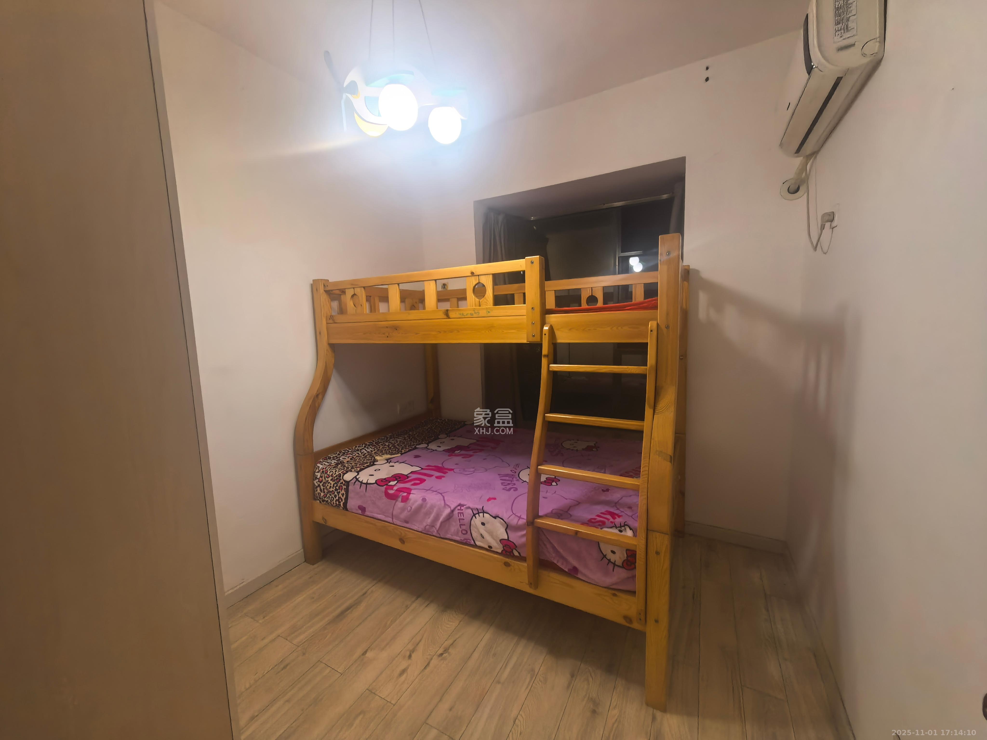 湘电友谊一号  3室2厅2卫    60.0万客厅