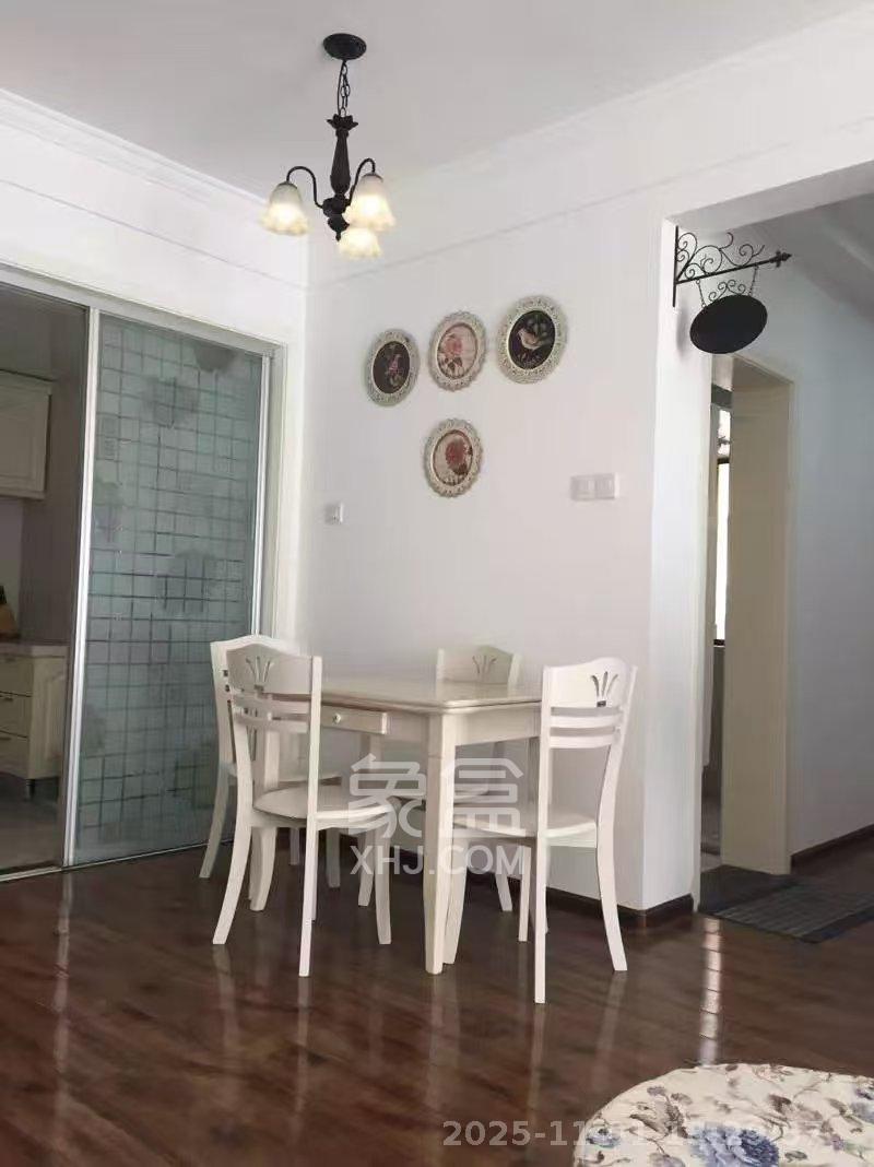 万芙锦城 2室2厅1卫 2500.0元/月 万芙锦城 2室2厅1卫 2500.0元/月室内图