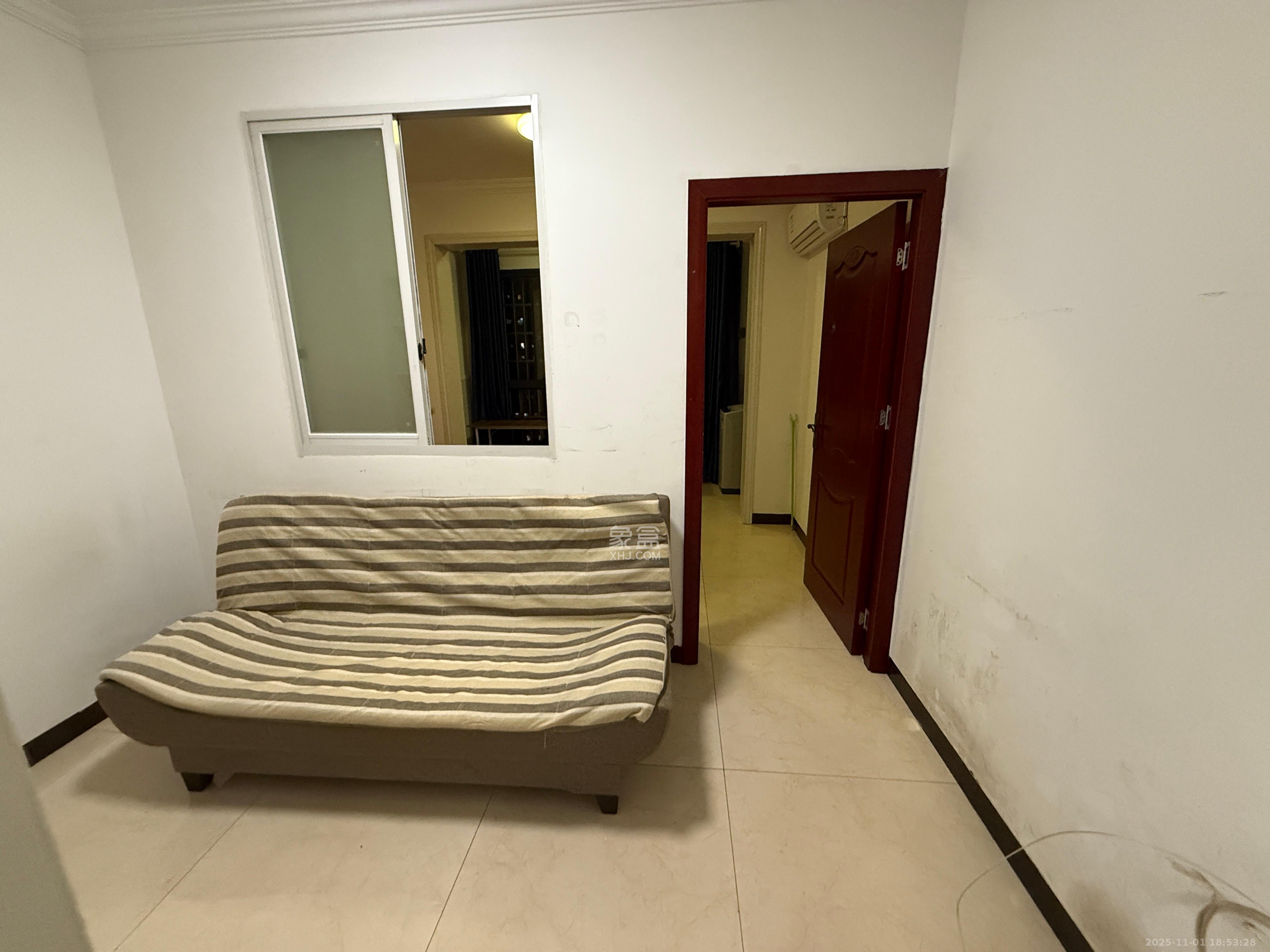 岳华新苑 1室1厅1卫 1300.0元/月 岳华新苑 1室1厅1卫 1300.0元/月室内图