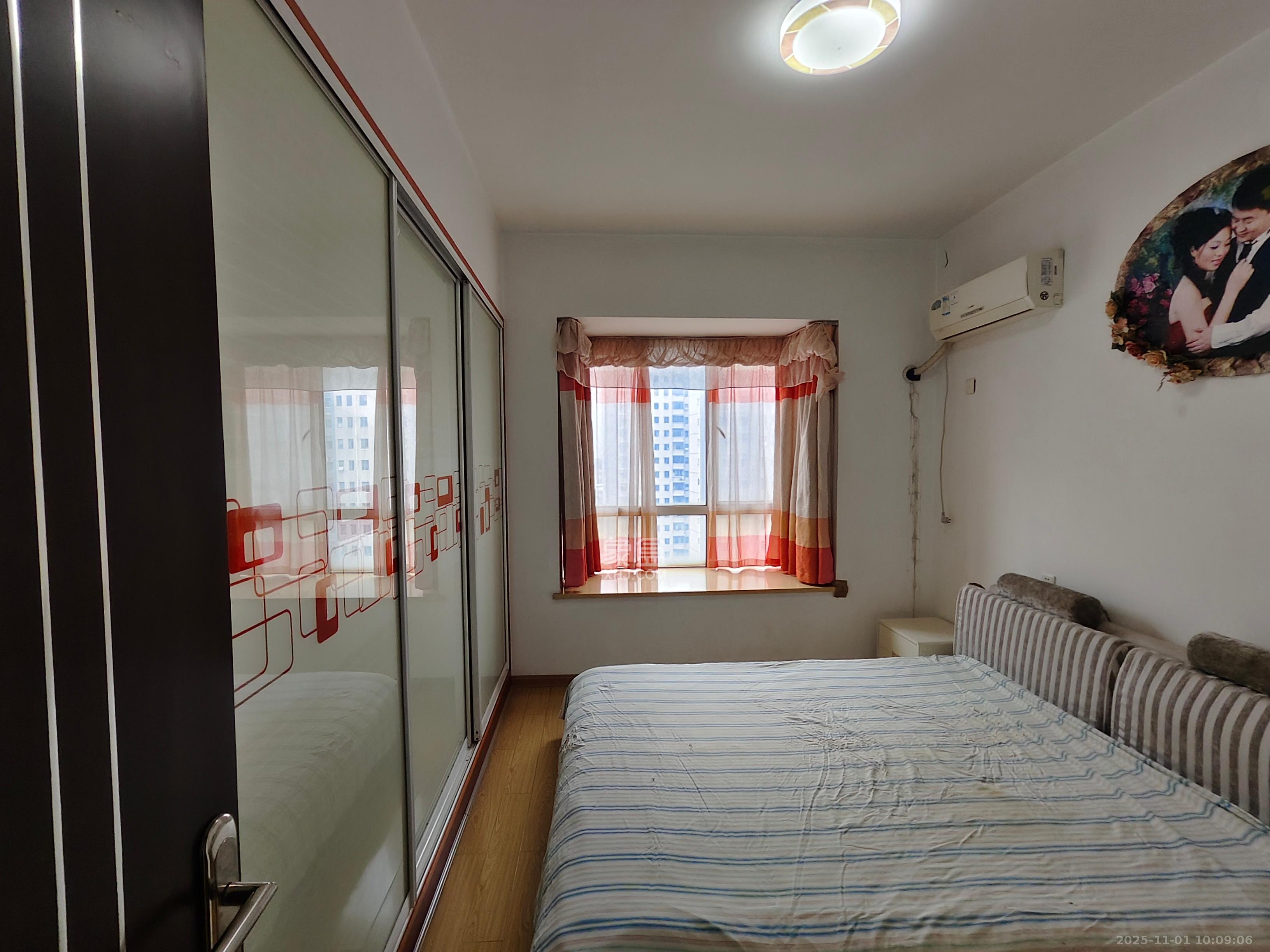 麓山枫情  2室1厅1卫    2200.0元/月室内图