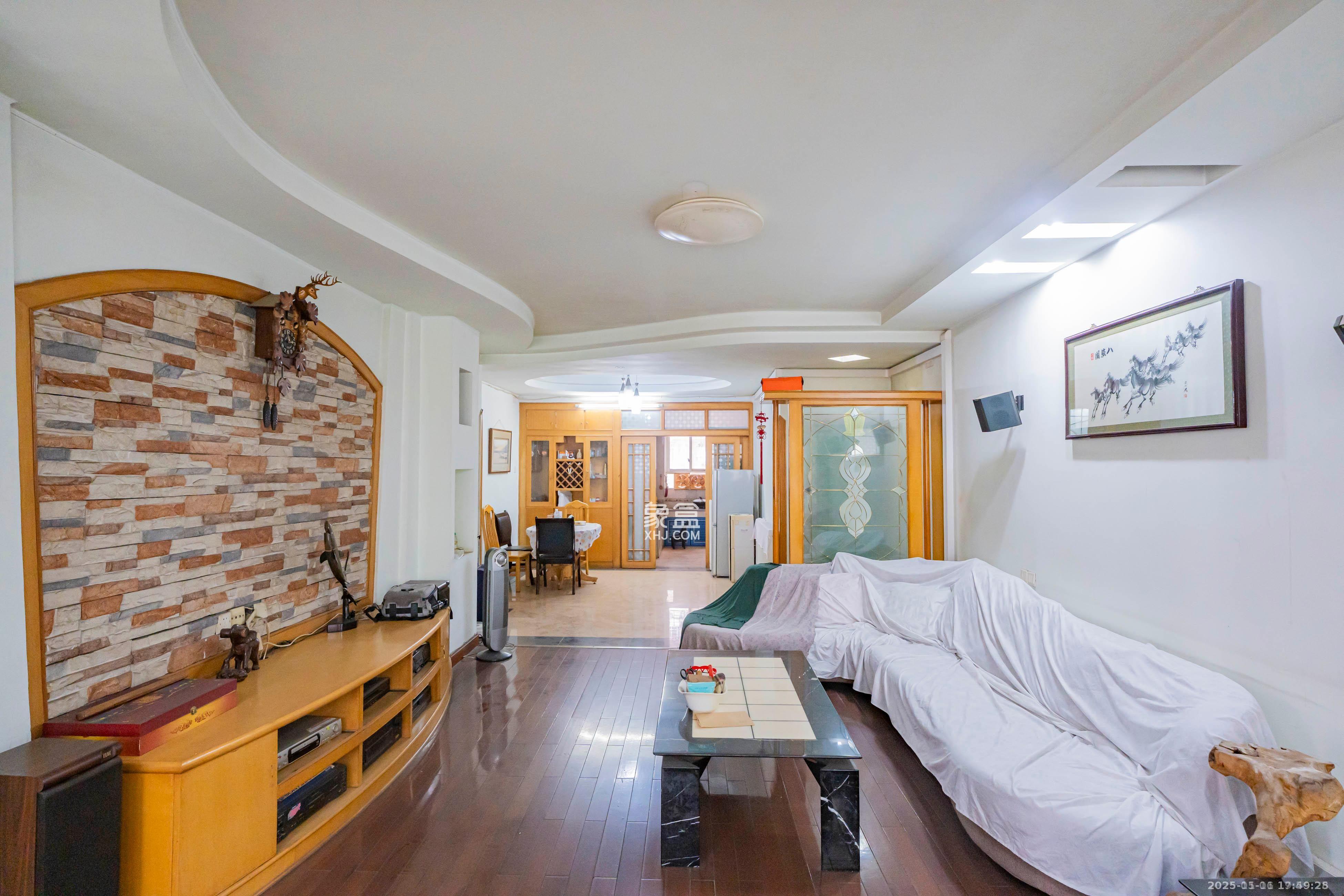 科技出版社宿舍(湘雅路)  4室2厅2卫    4500.0元/月 科技出版社宿舍(湘雅路)  4室2厅2卫    4500.0元/月