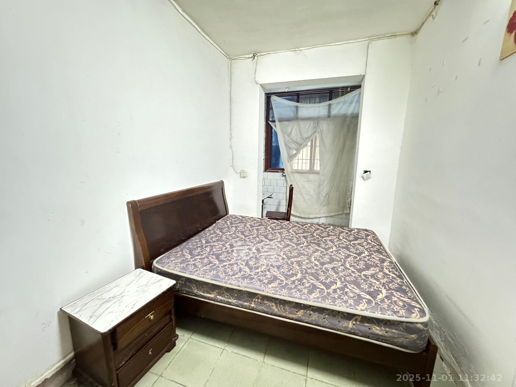 汽车发动机厂宿舍  2室1厅1卫    1000.0元/月室内图