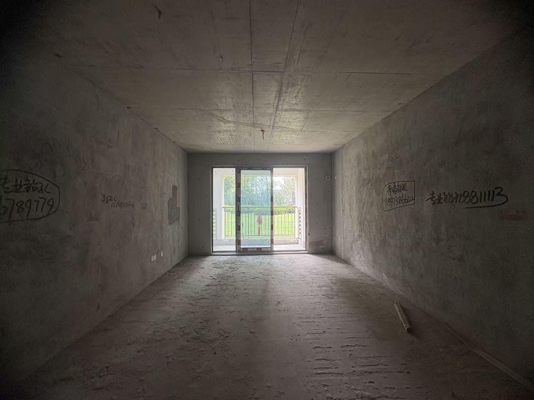 吾悦广场 4室2厅2卫 80.0万 吾悦广场 4室2厅2卫 80.0万客厅