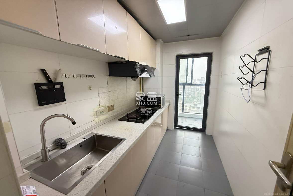 钱隆首府(福晟御园) 3室1厅1卫 3300.0元/月 钱隆首府(福晟御园) 3室1厅1卫 3300.0元/月室内图