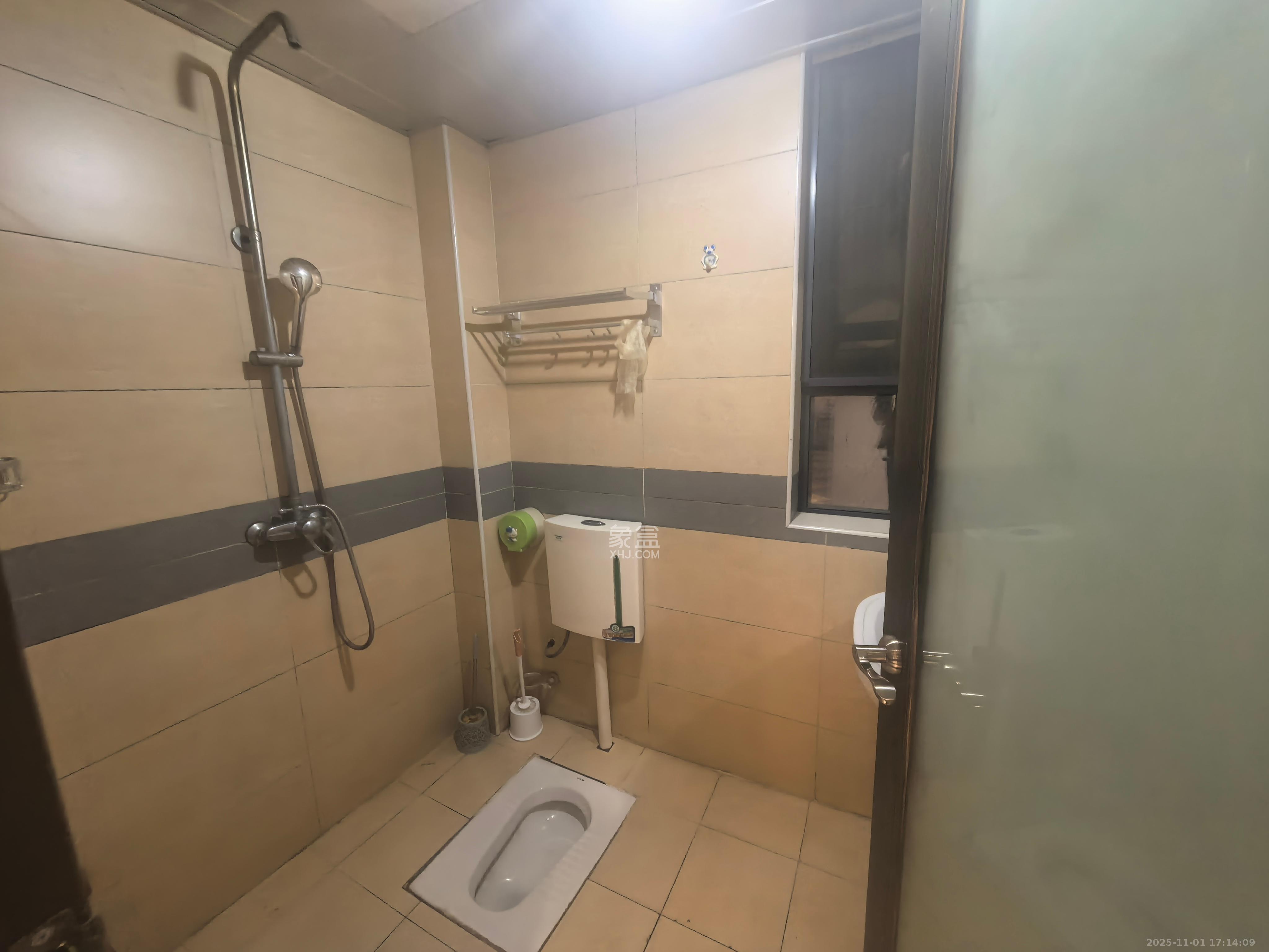 湘电友谊一号  3室2厅2卫    60.0万客厅