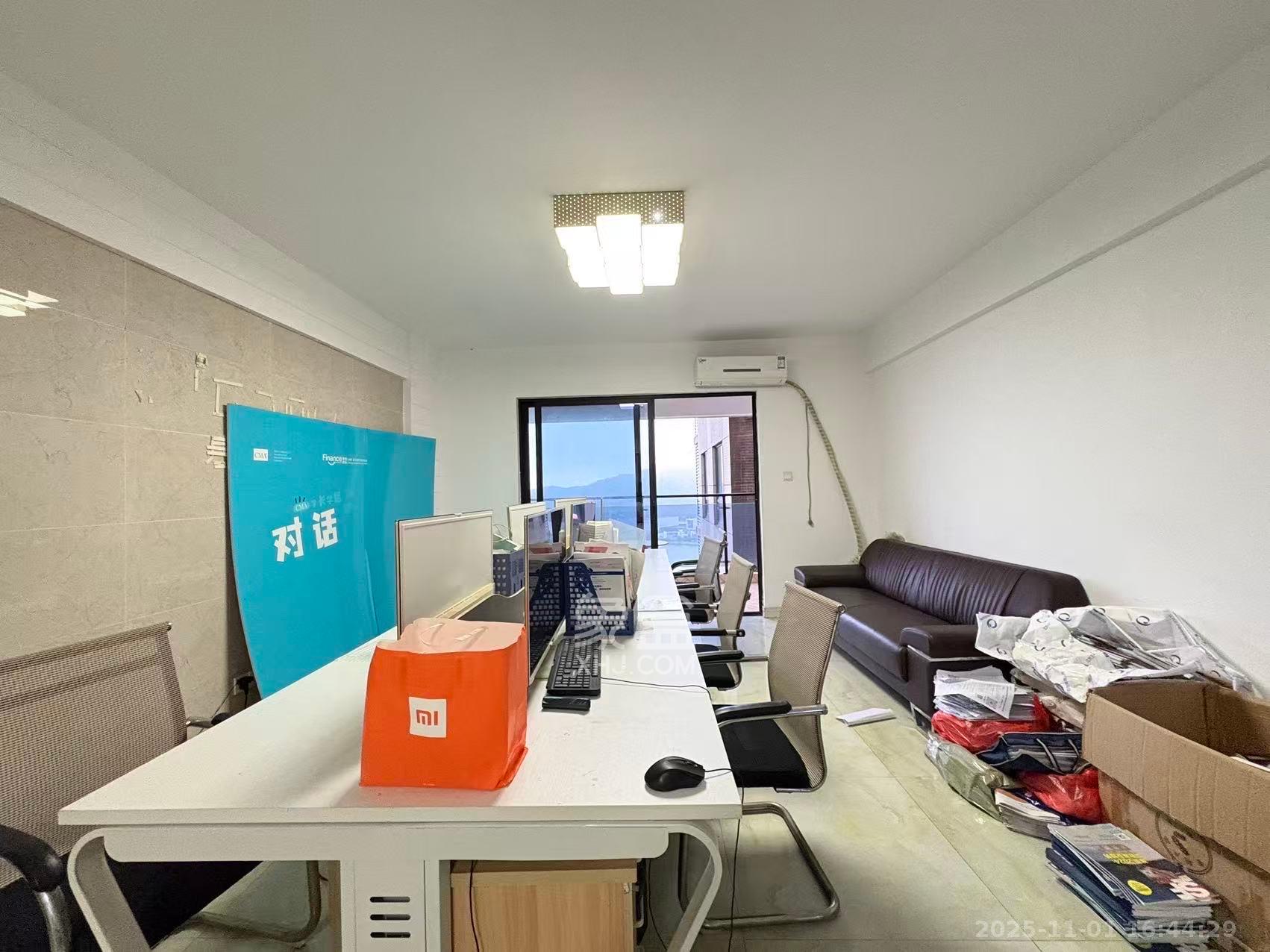 达美D6区  4室2厅3卫    4000.0元/月