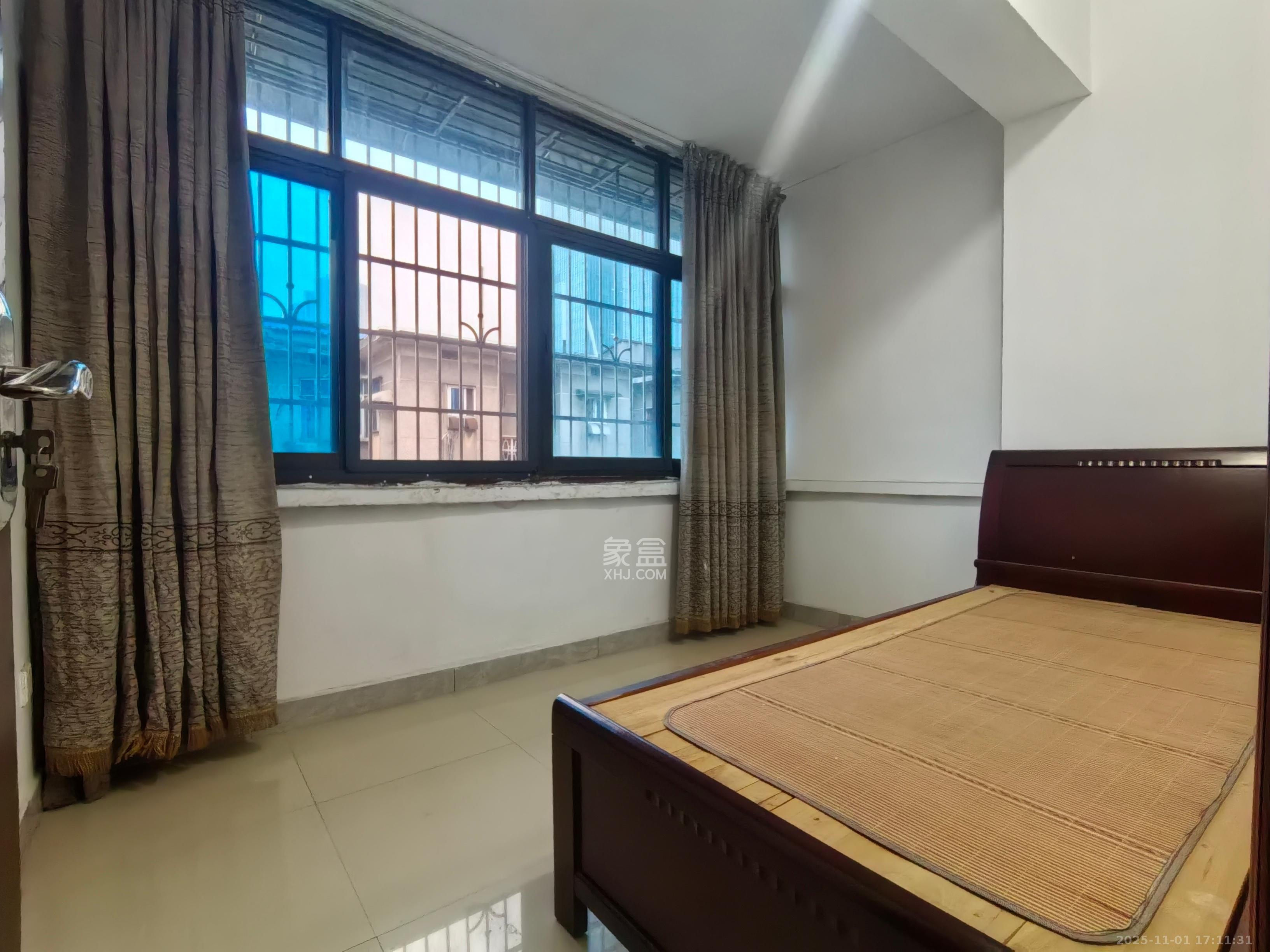 国庆新村  1室1厅1卫    1300.0元/月室内图