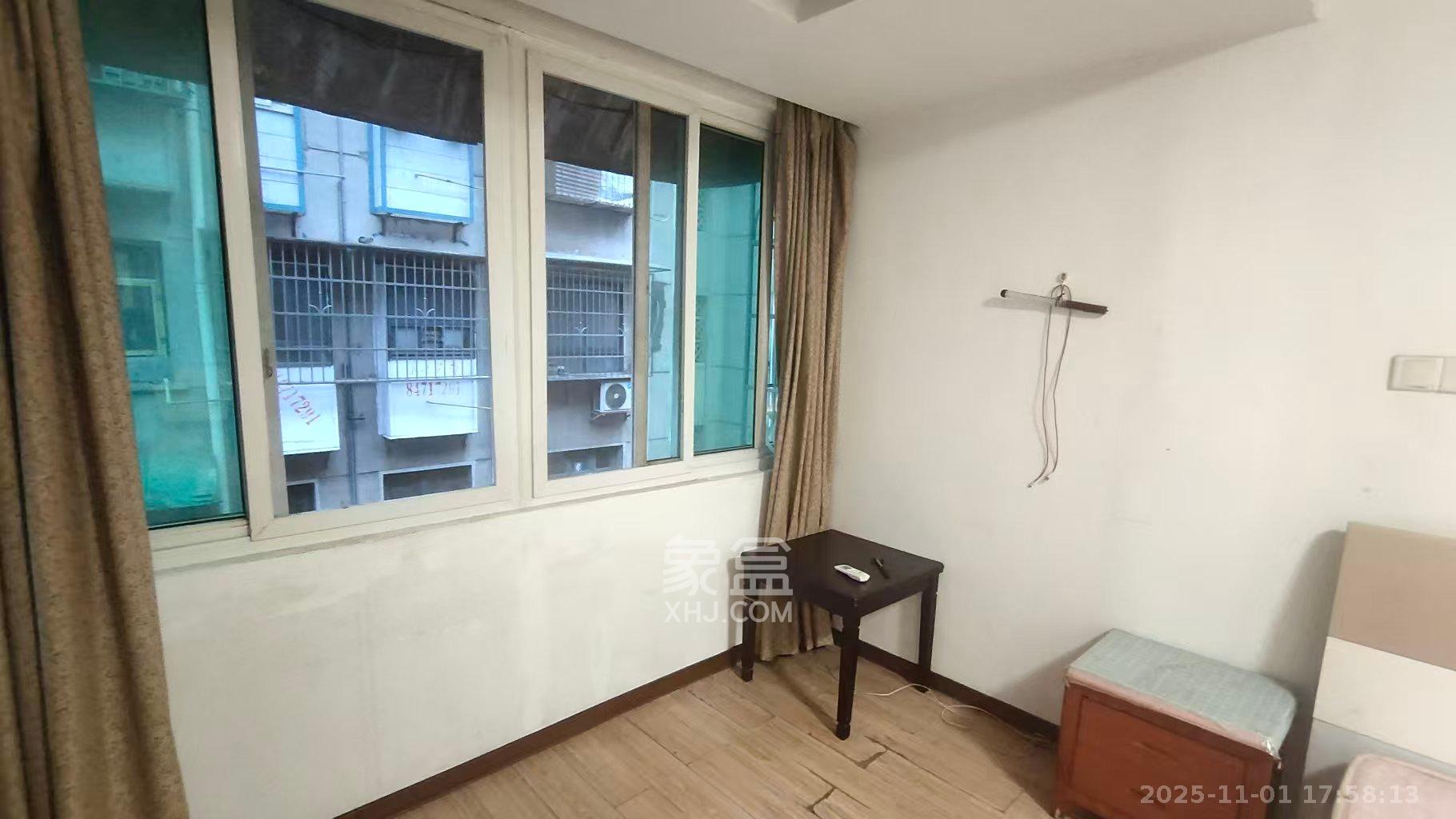 向东南社区  2室1厅1卫    1400.0元/月室内图