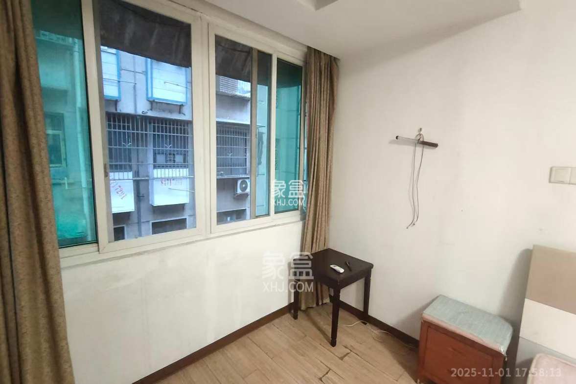 向东南社区 2室1厅1卫 1400.0元/月 向东南社区 2室1厅1卫 1400.0元/月室内图