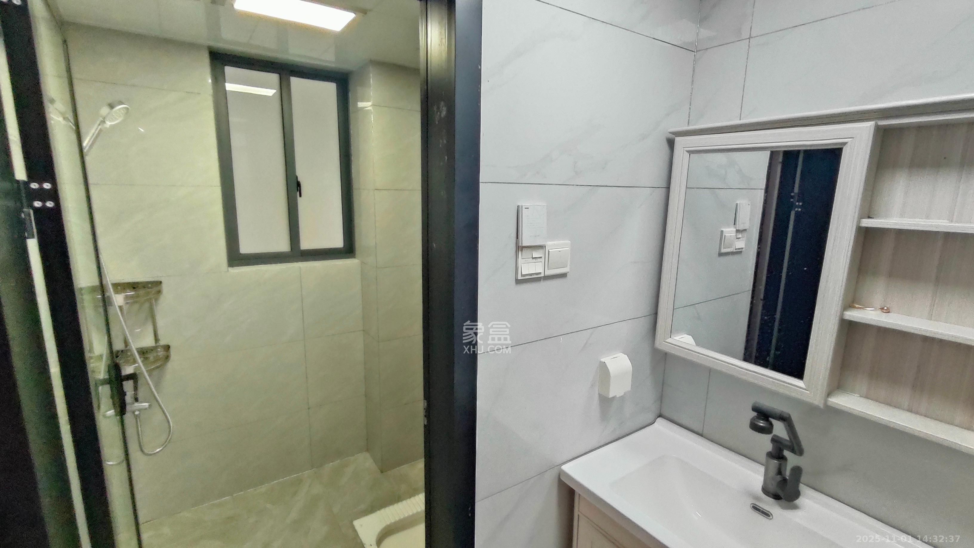 华润置地广场二期  3室2厅1卫    2400.0元/月 华润置地广场二期  3室2厅1卫    2400.0元/月室内图