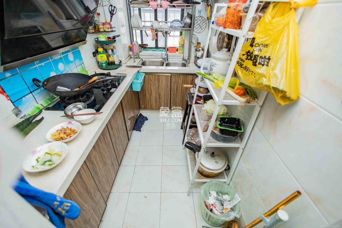 咸嘉新村嘉兴苑 1室2厅1卫 3200.0元/月 咸嘉新村嘉兴苑 1室2厅1卫 3200.0元/月室内图