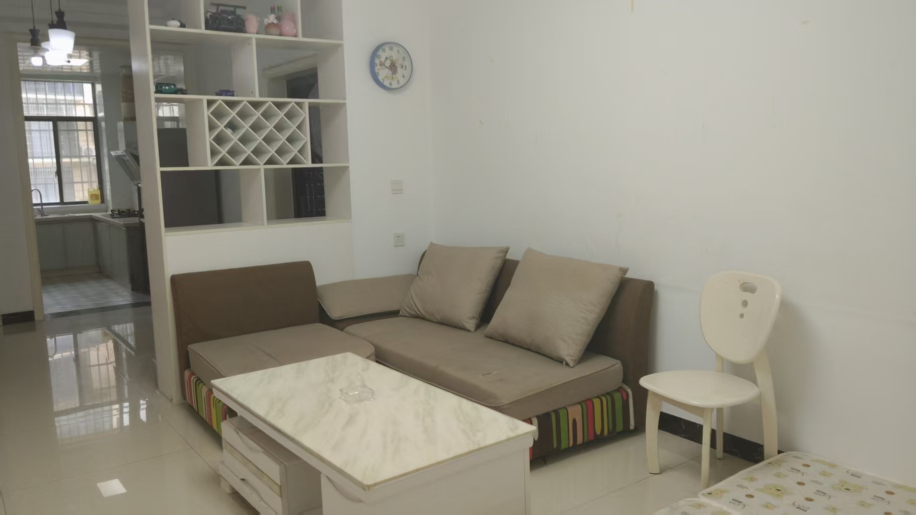 银城市场小区  1室2厅1卫    700.0元/月室内图