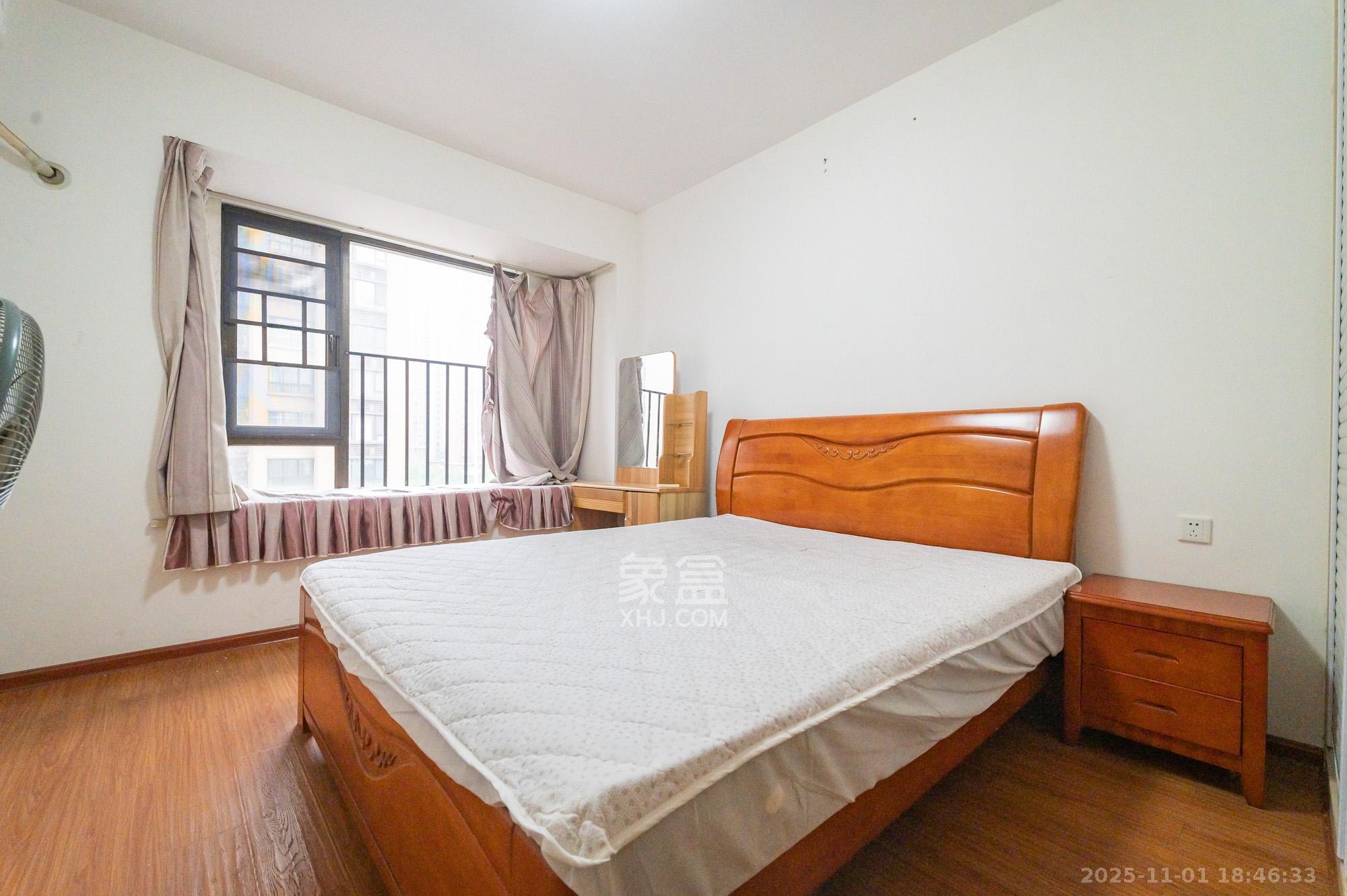 华润凤凰城三期  2室2厅1卫    53.0万 华润凤凰城三期  2室2厅1卫    53.0万卧室