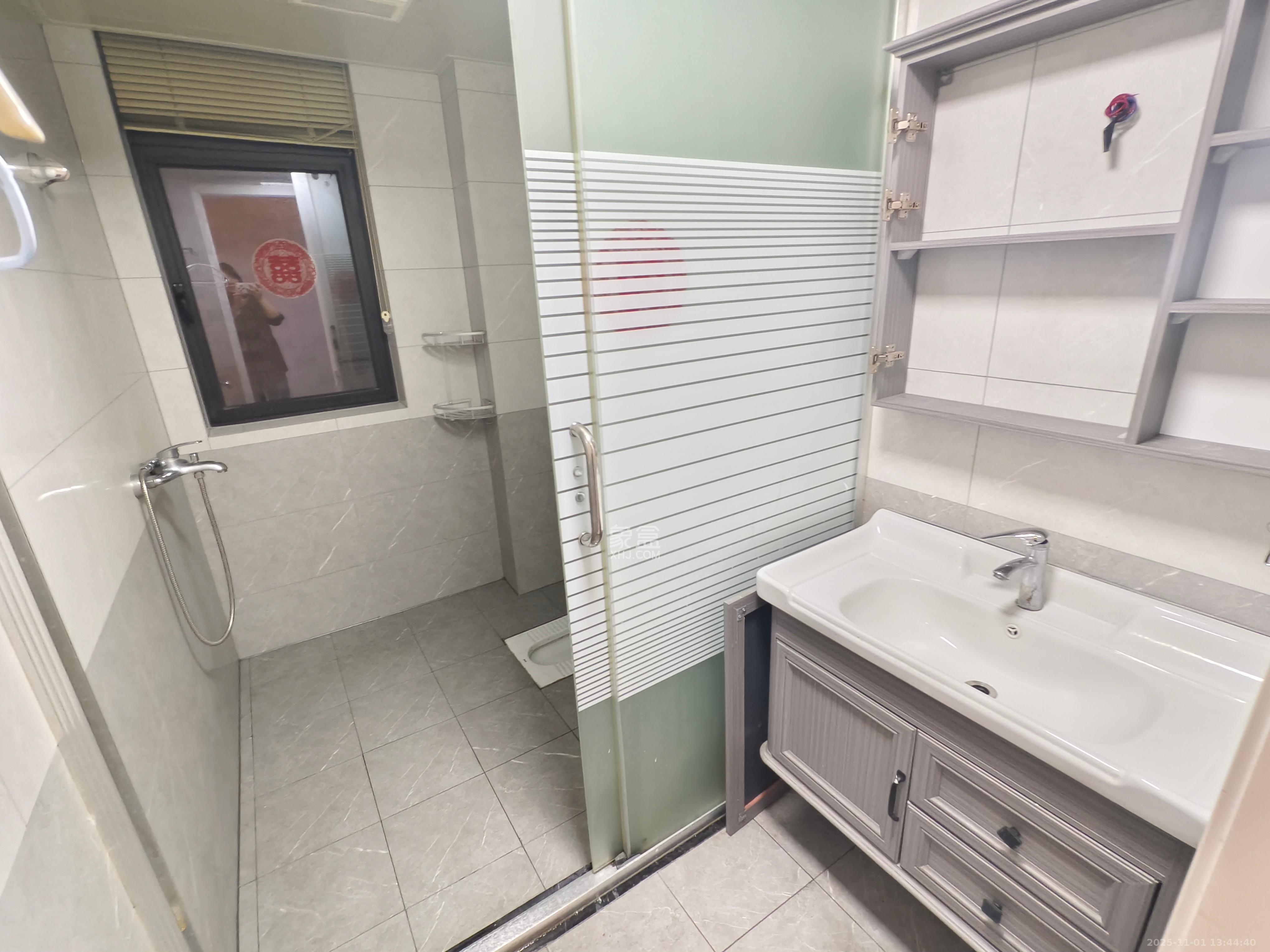 未来漫城  3室2厅1卫    2400.0元/月室内图