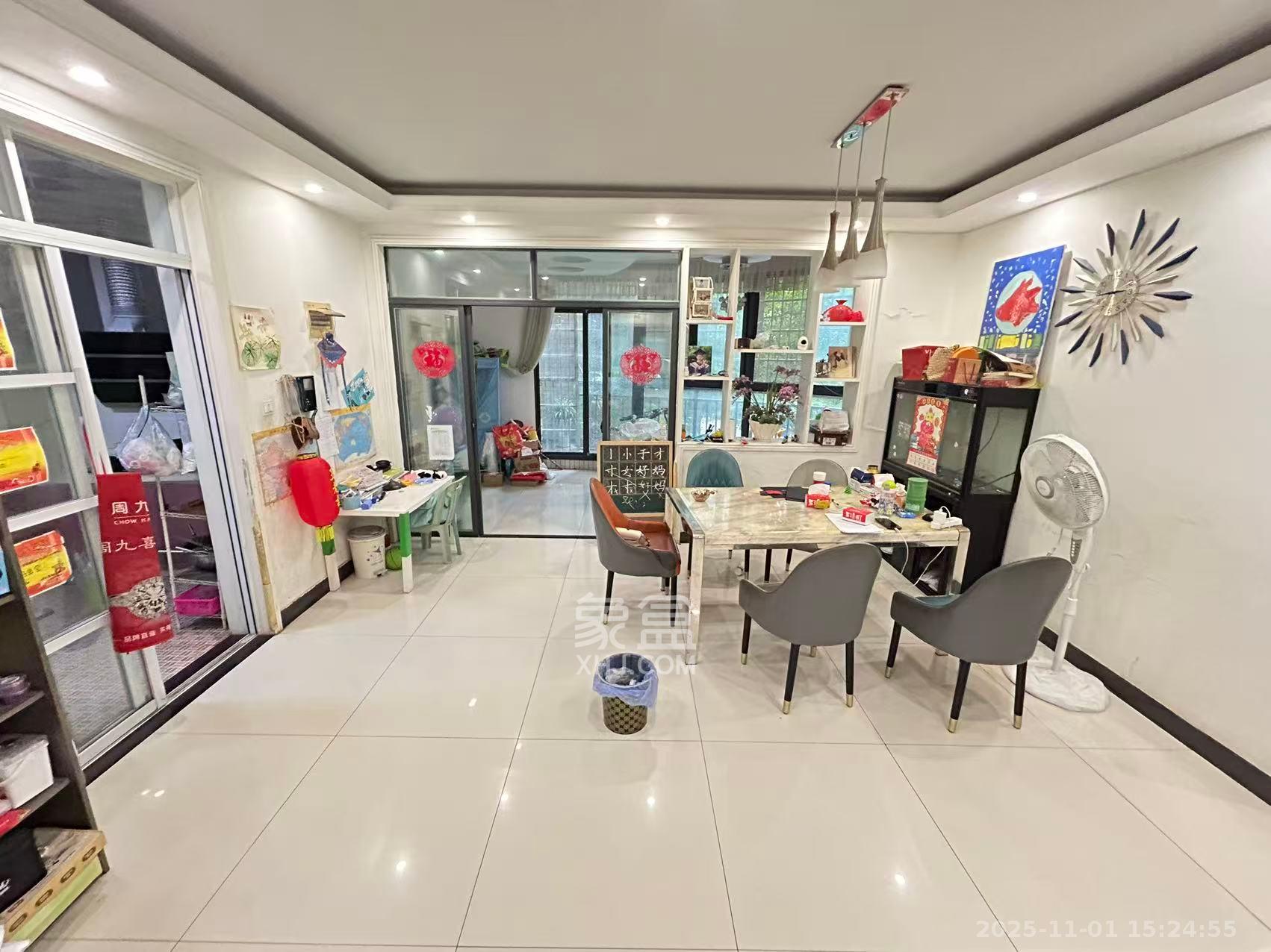 湘水一城(一期)  4室2厅2卫    2800.0元/月室内图