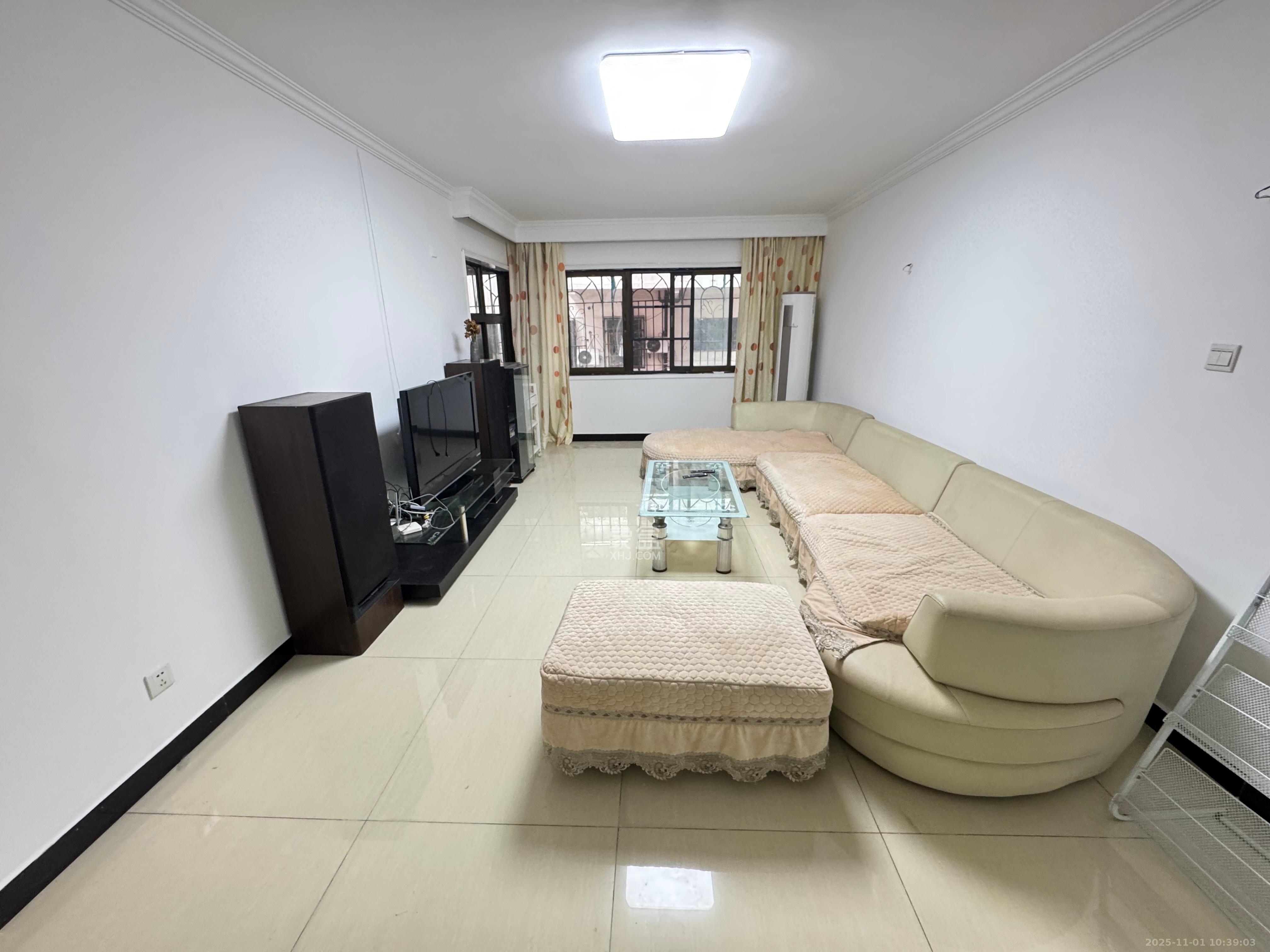 新富城  3室2厅2卫    2800.0元/月