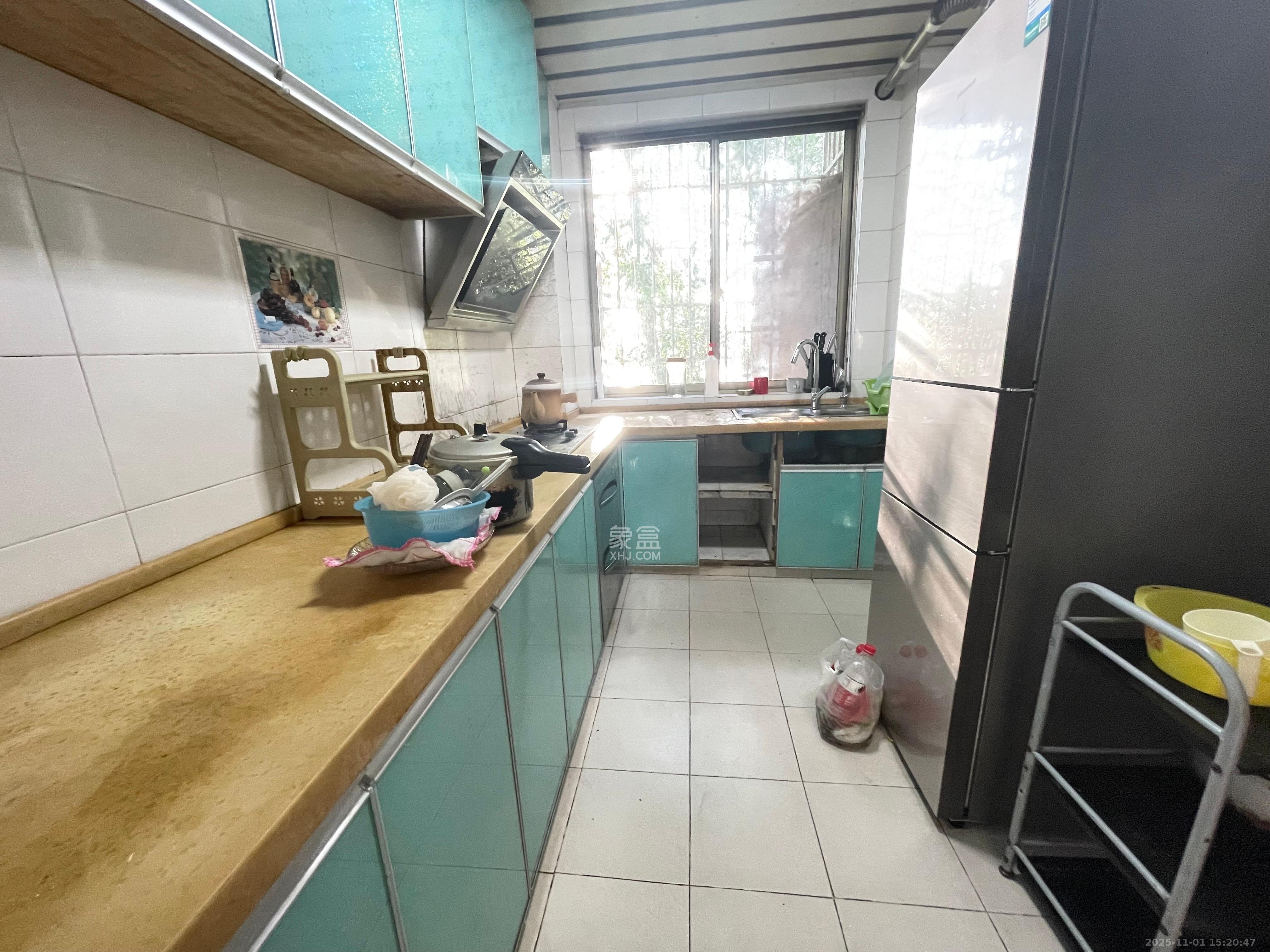 丽江翠园  3室2厅2卫    1500.0元/月室内图