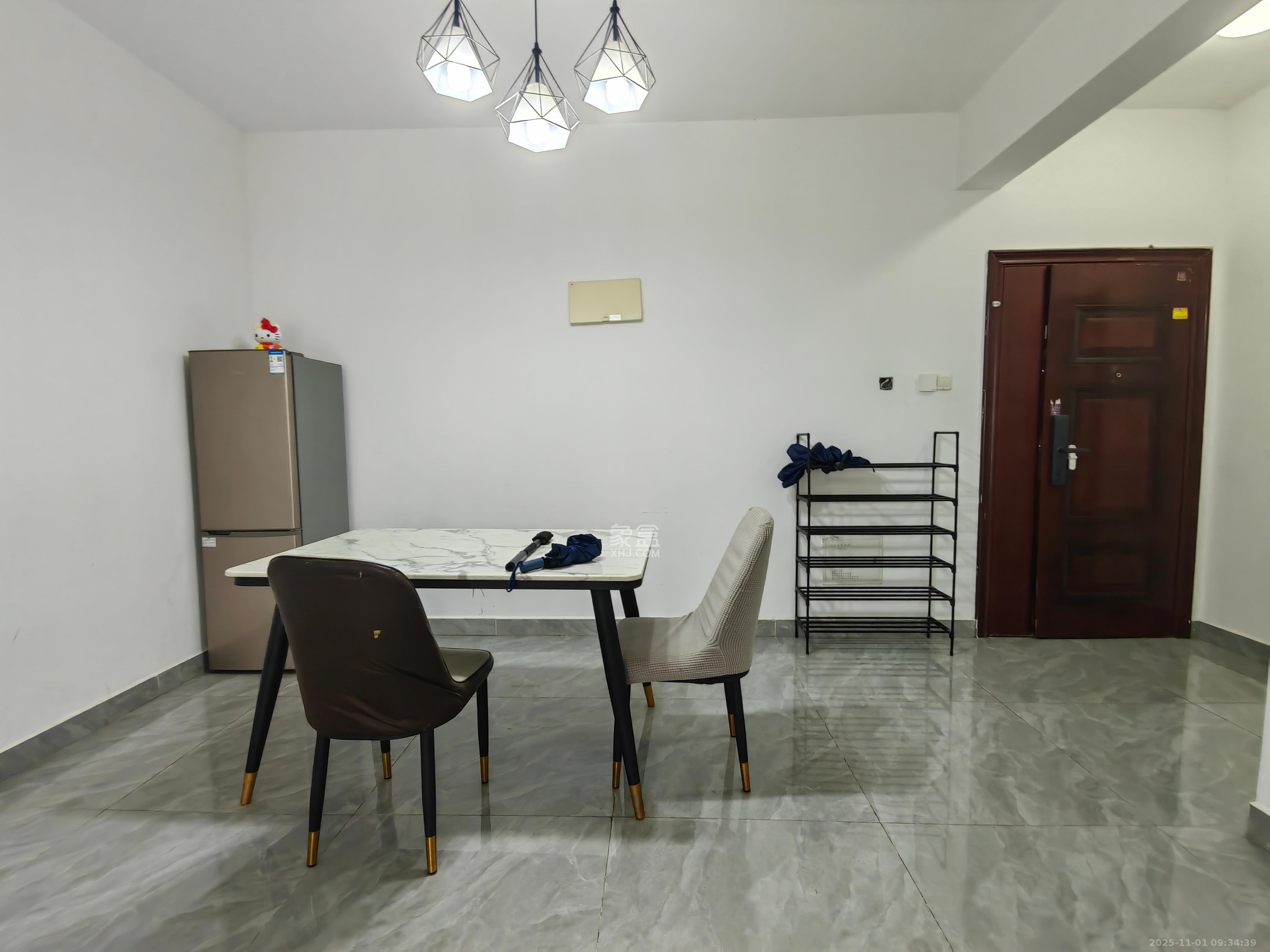 明大佳园 3室2厅1卫 2800.0元/月 明大佳园 3室2厅1卫 2800.0元/月室内图