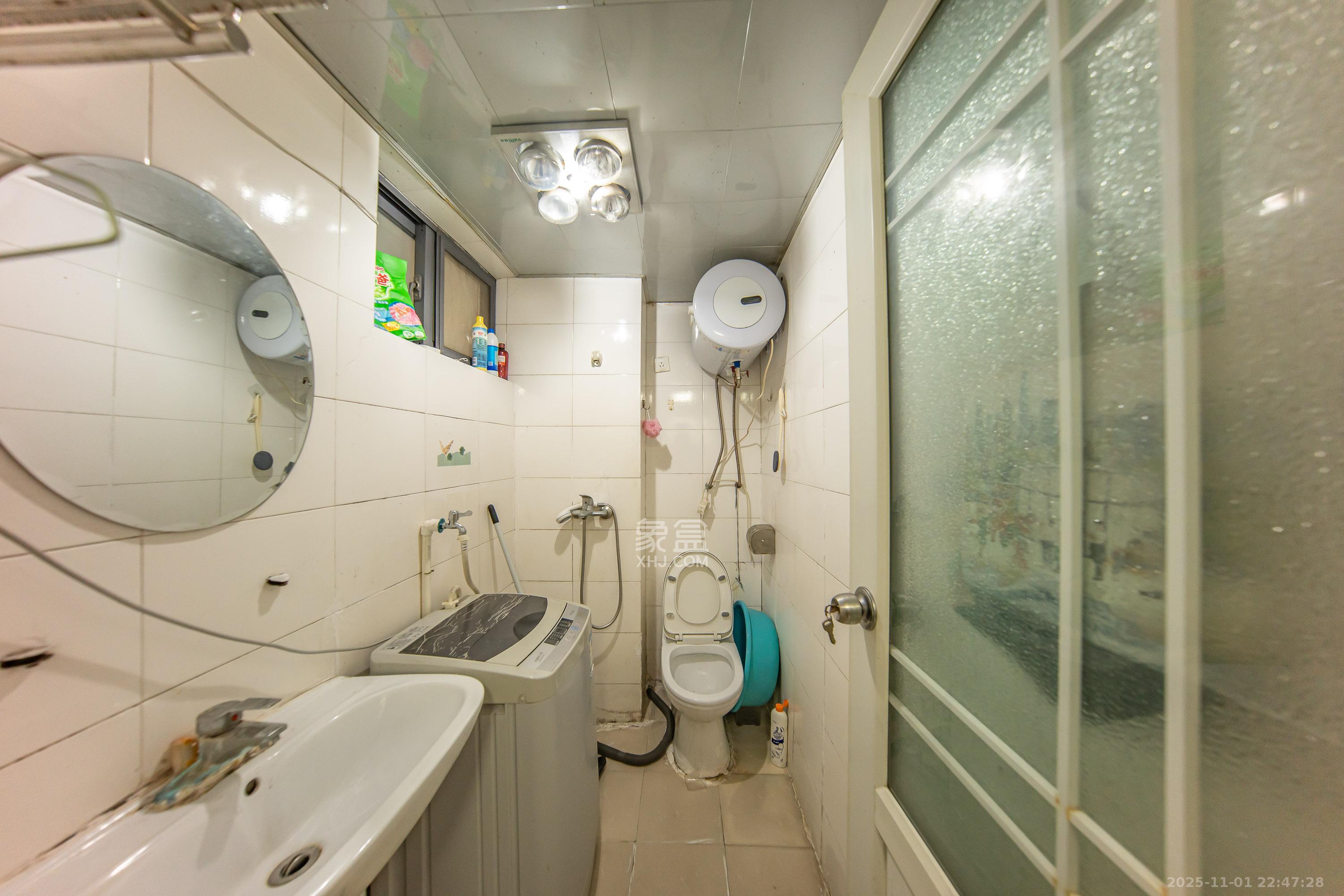 阳光100二期  1室1厅1卫    23.8万卫生间